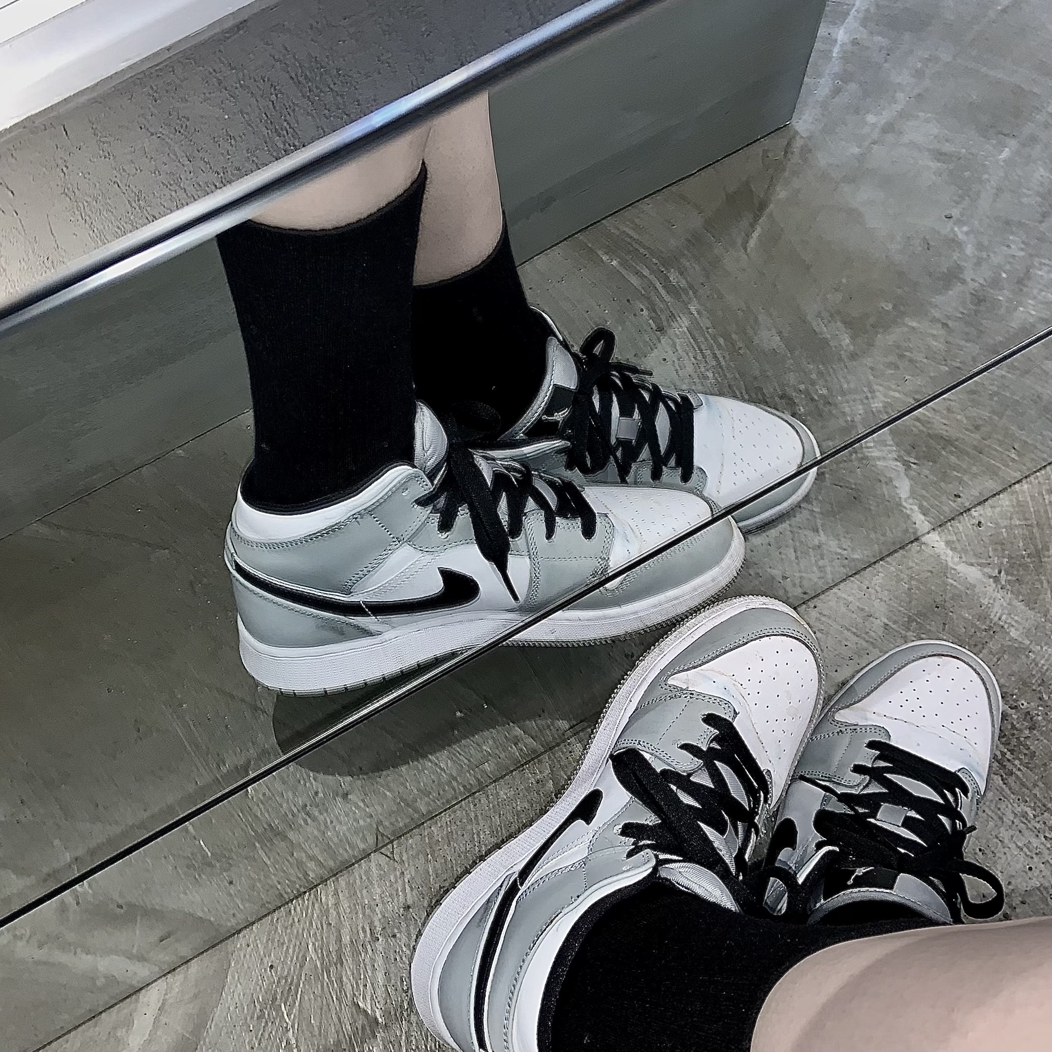 Jordan 1 Mid Light Smoke Grey 착용 스타일