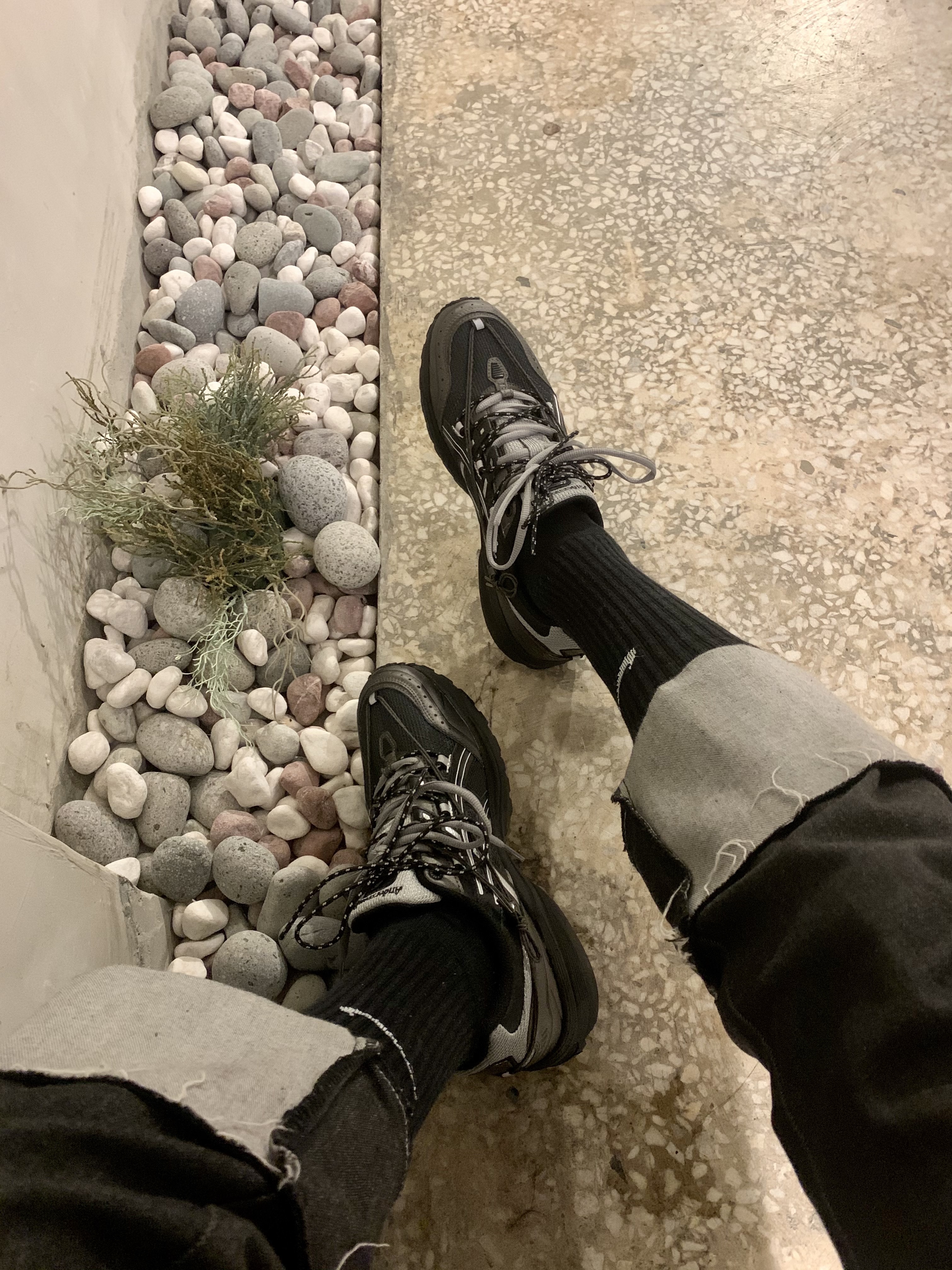 Asics x Andersson Bell Gel-1090 Black Silver 착용 스타일