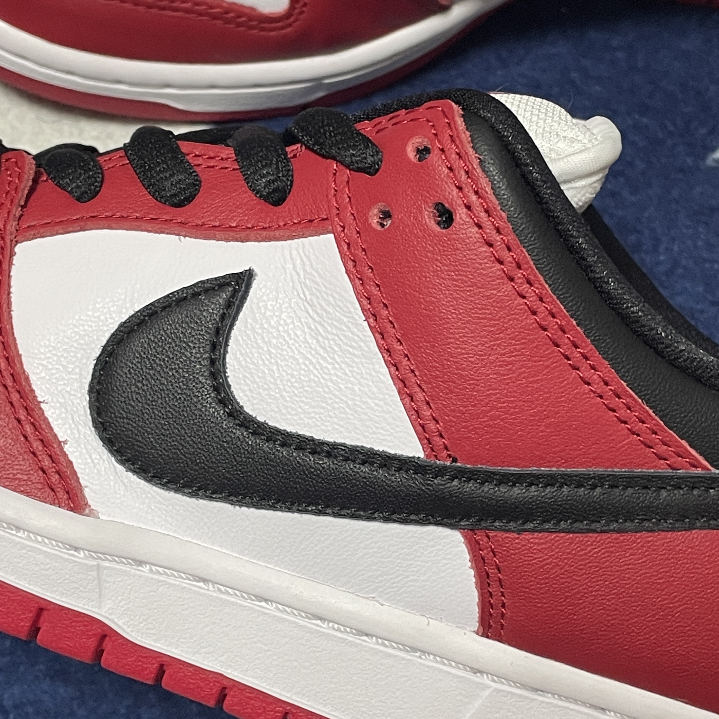 Nike SB Dunk Low Pro Chicago 착용 스타일 - 4