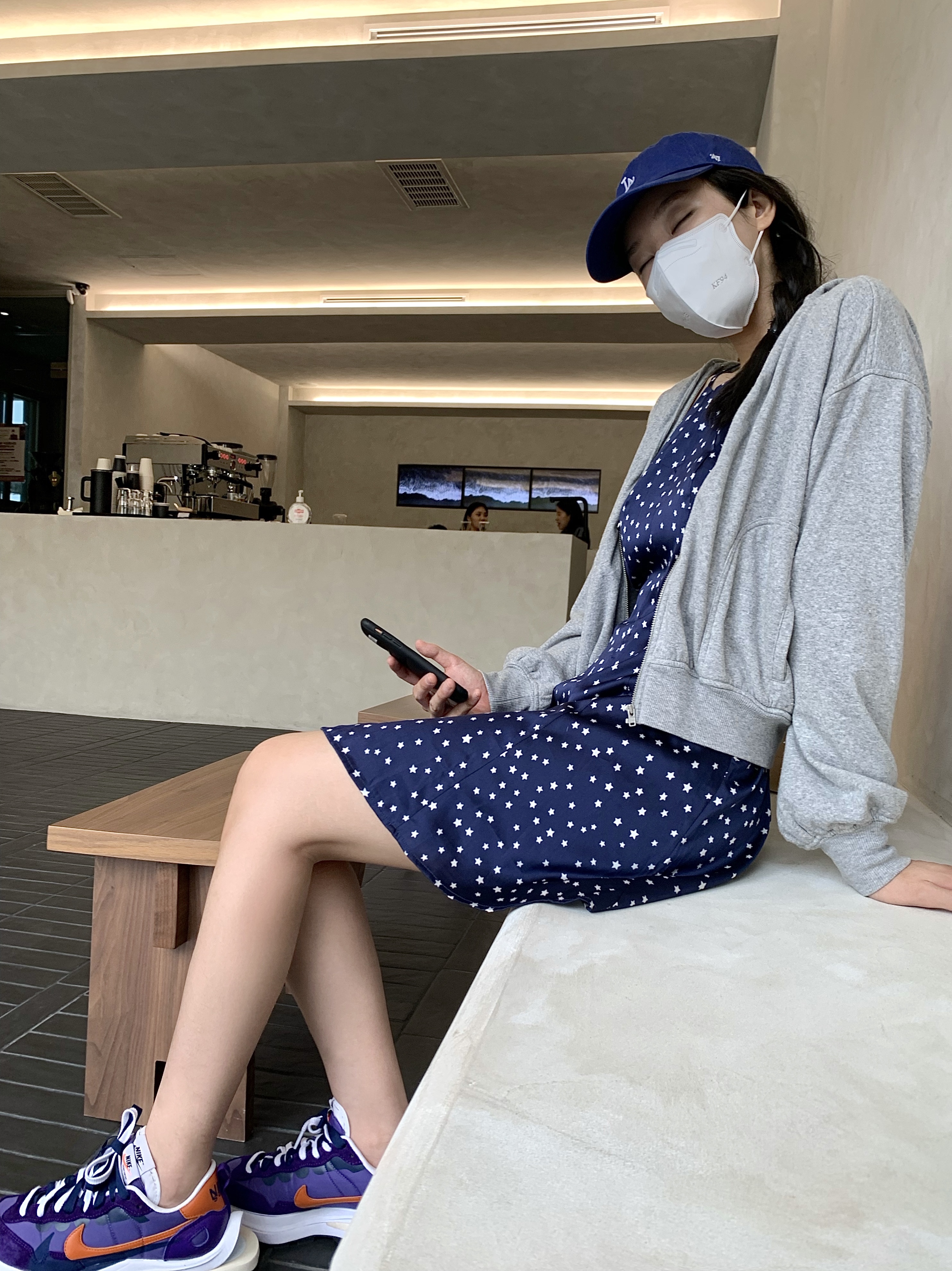 Nike x Sacai VaporWaffle Dark Iris 착용 스타일
