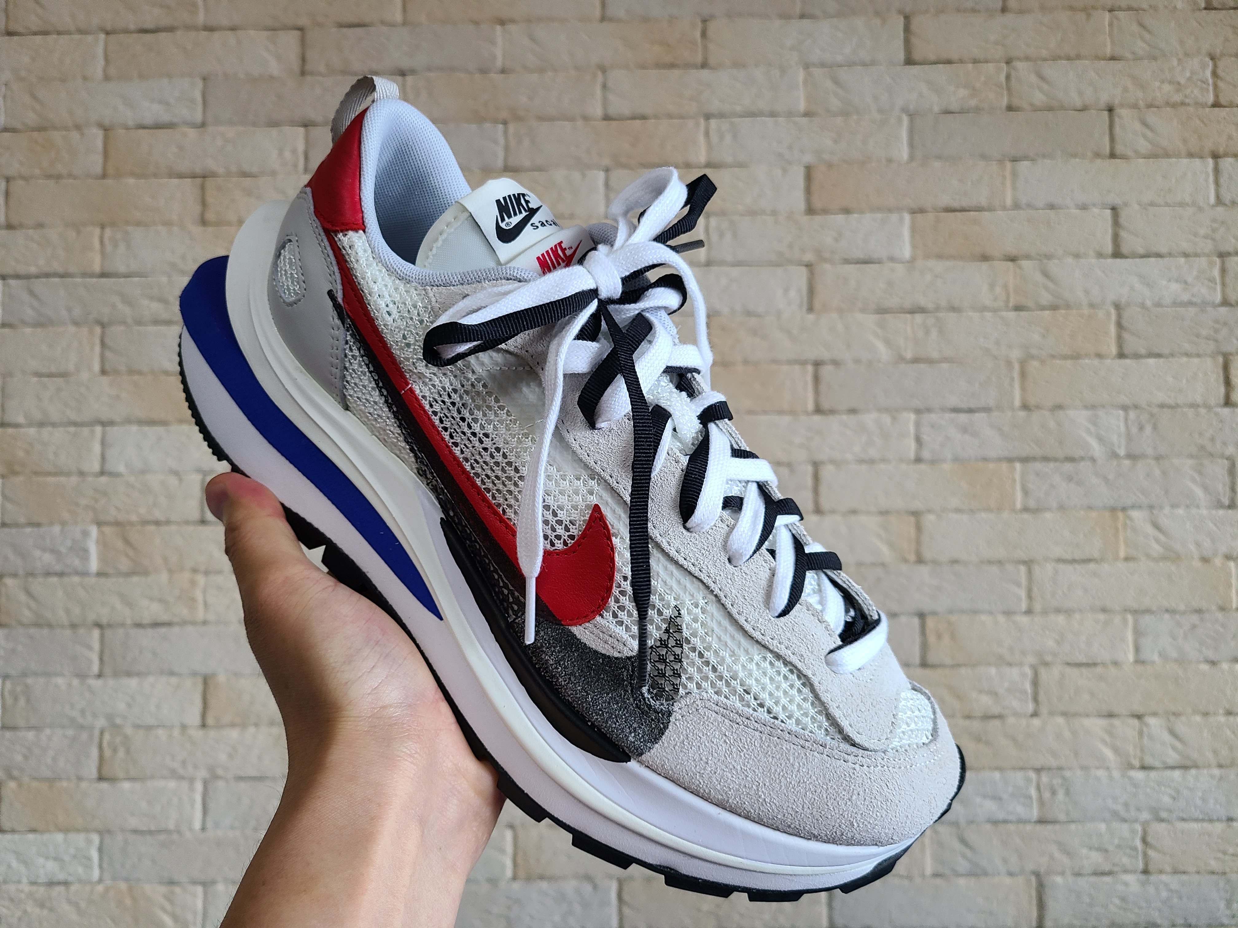 Nike x Sacai VaporWaffle Royal Fuchsia 착용 스타일 - 4