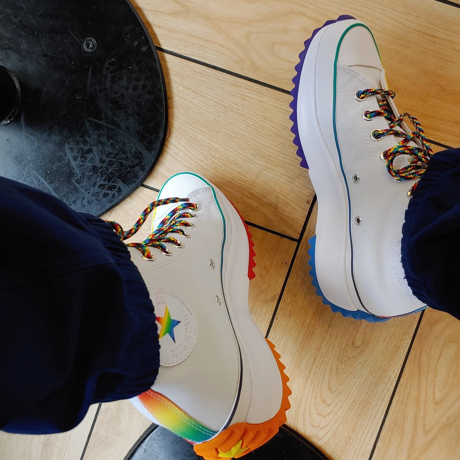 Converse Run Star Hike Hi Pride 착용 스타일 - 2