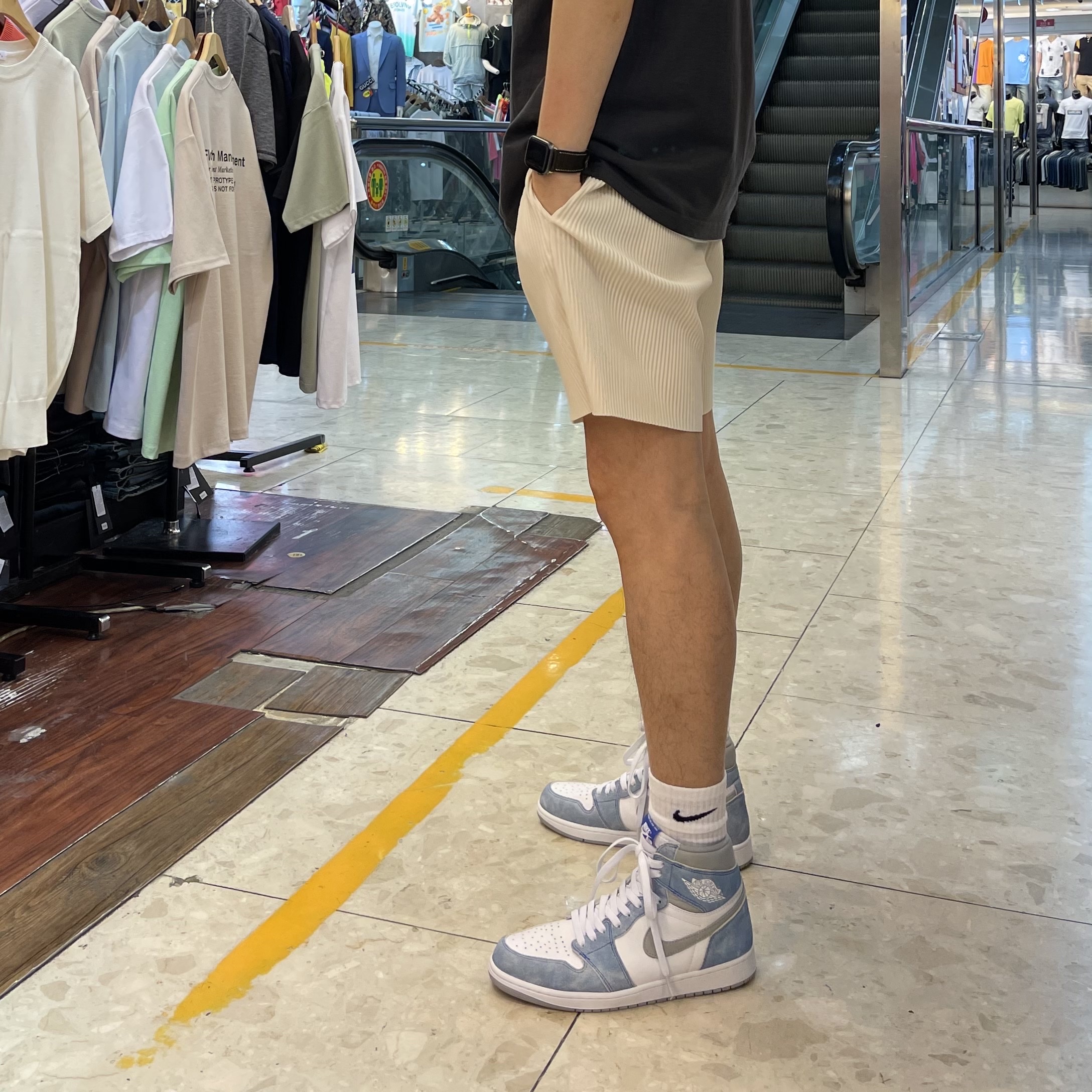 Jordan 1 Retro High OG Hyper Royal 착용 스타일 - 2