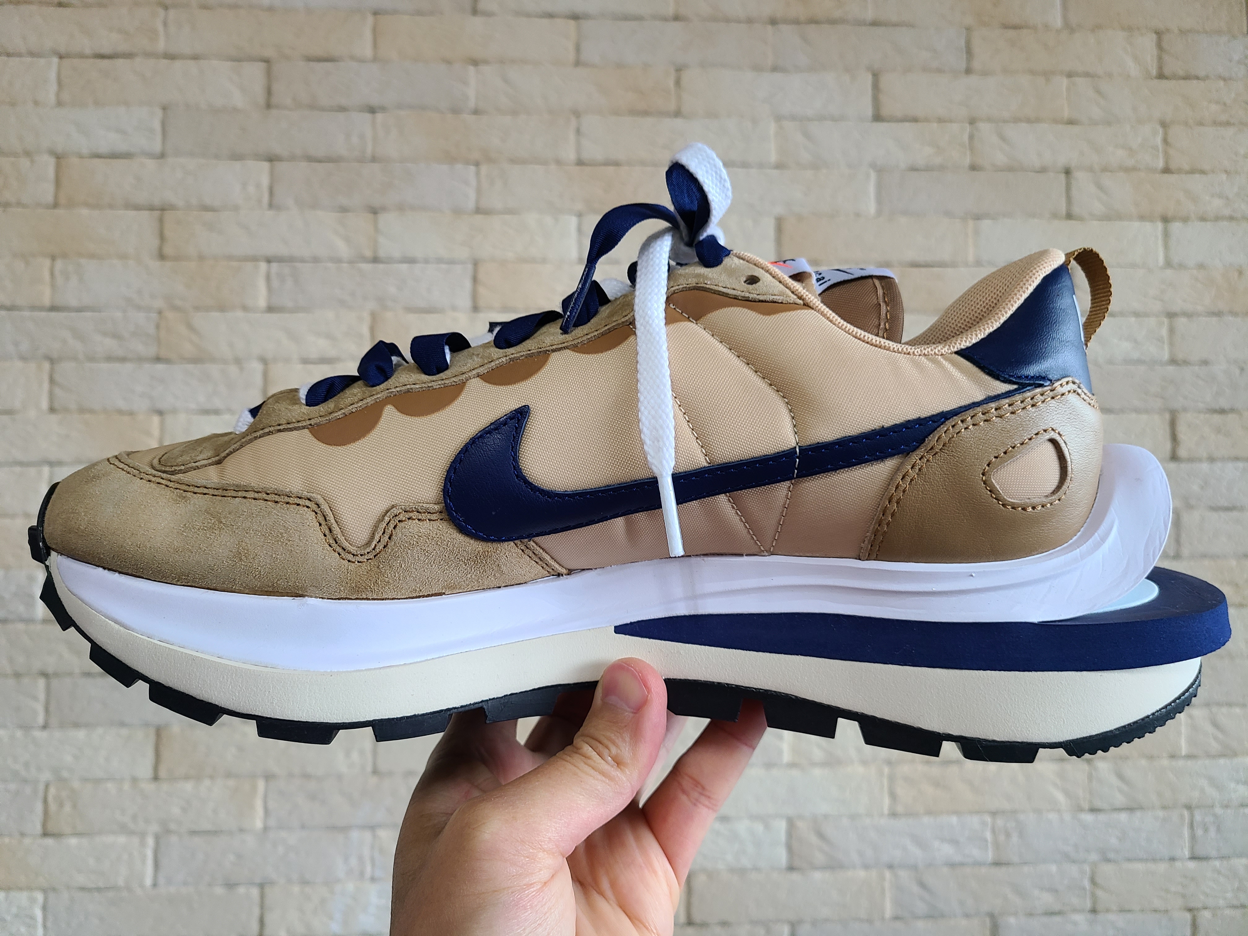 Nike x Sacai VaporWaffle Sesame and Blue Void 착용 스타일 - 3