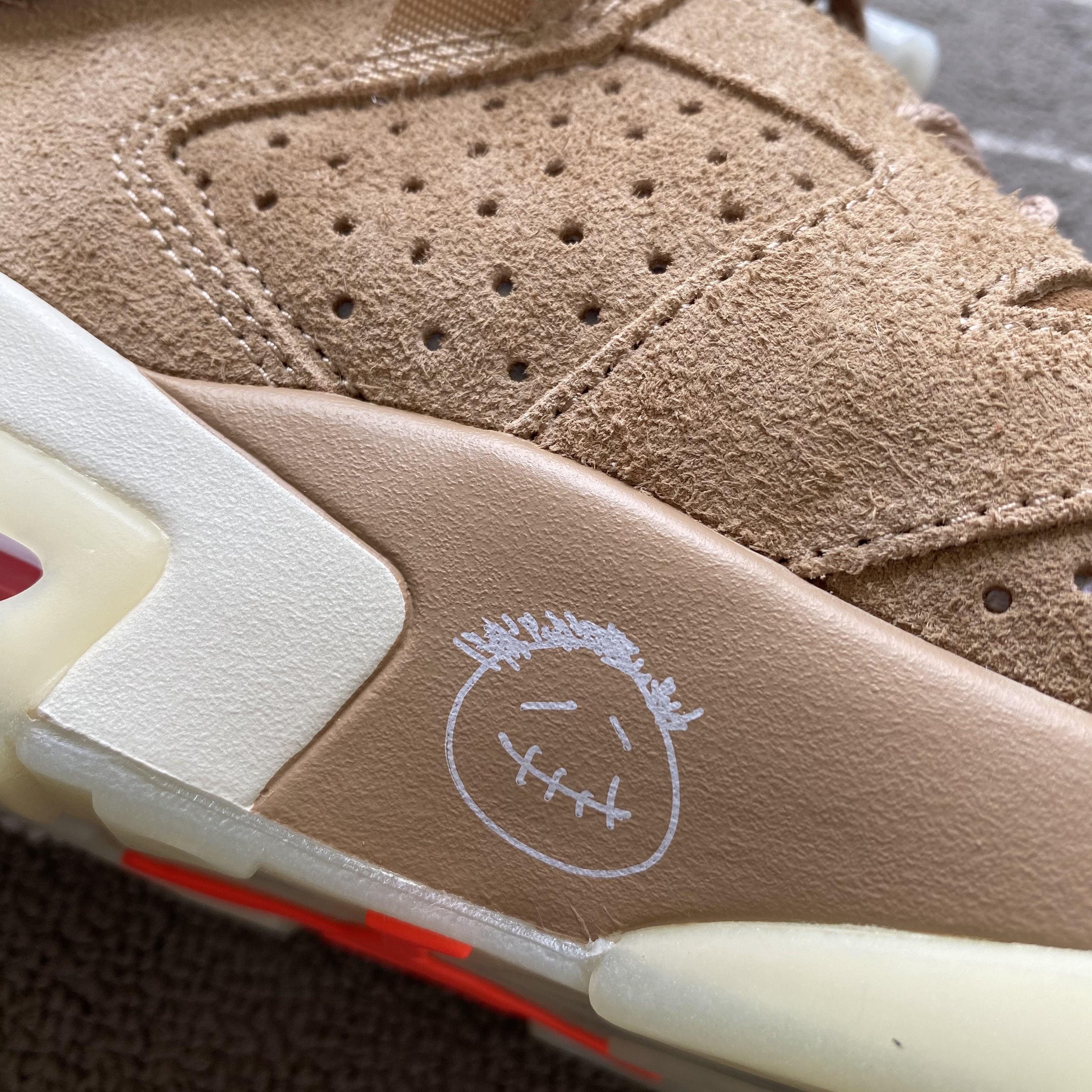 Jordan 6 x Travis Scott Retro SP British Khaki 착용 스타일 - 5