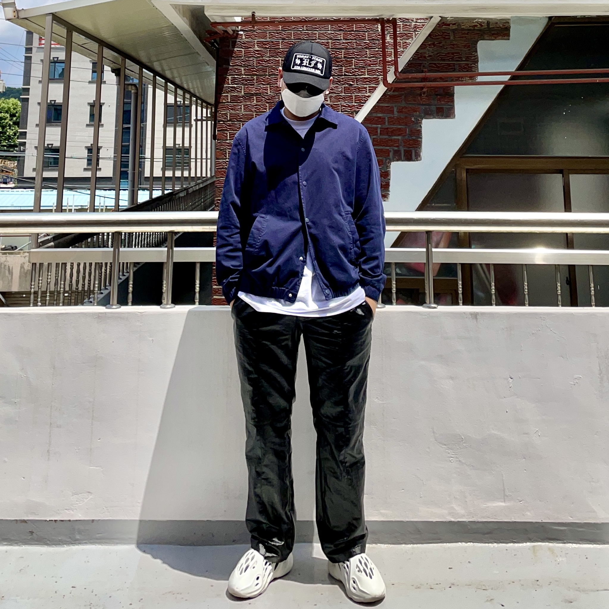 Adidas Yeezy Foam RNNR Ararat 착용 스타일
