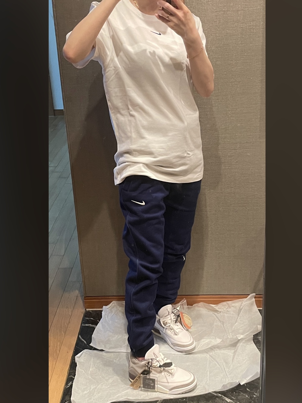 Nike x Drake Nocta Cardinal Stock Essential T-Shirt White - Asia, Nike x Drake Nocta Cardinal Stock Essential T-Shirt Navy - Asia 착용 스타일 - 2
