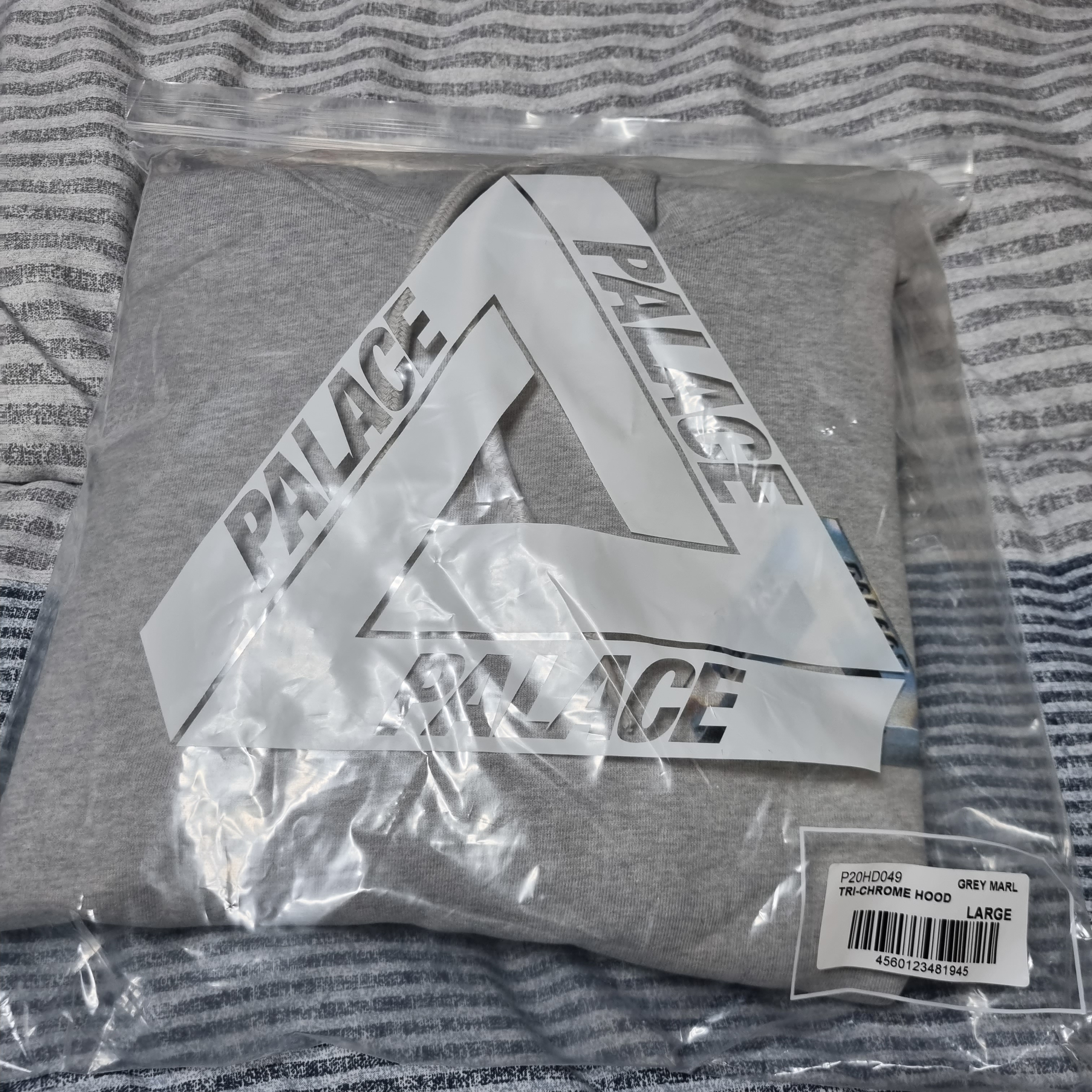 Palace Tri-Chrome Hood Grey Marl - 21SS 착용 스타일