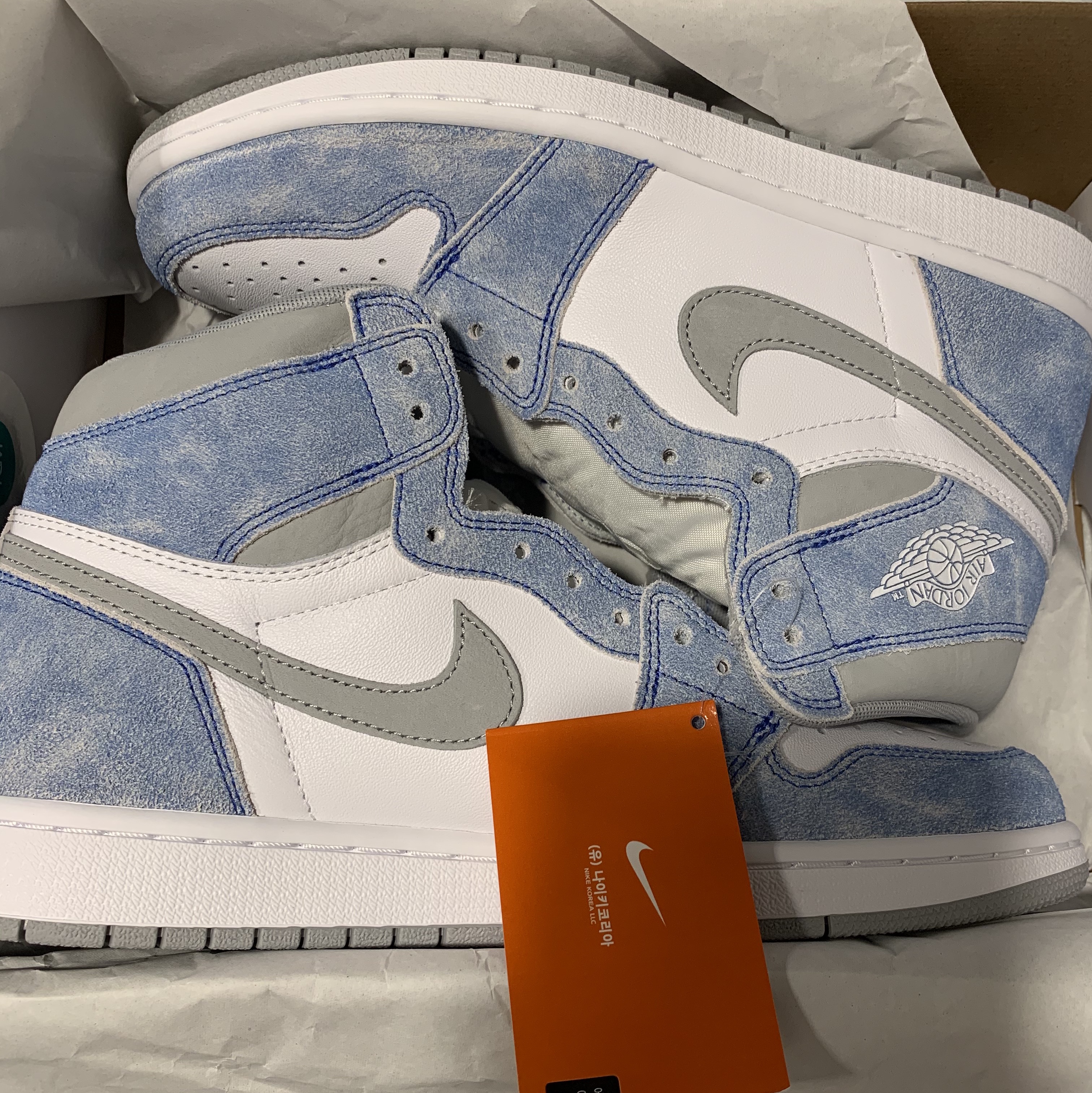 Jordan 1 Retro High OG Hyper Royal 착용 스타일