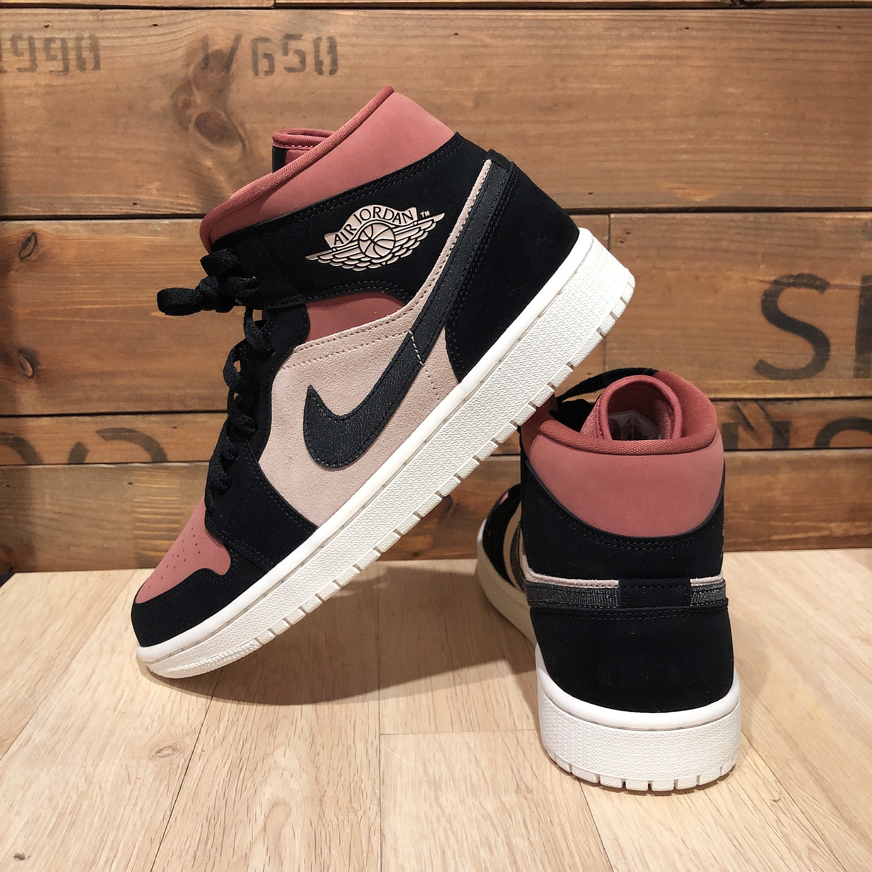 (W) Jordan 1 Mid Burgundy Dusty Pink 착용 스타일 - 1