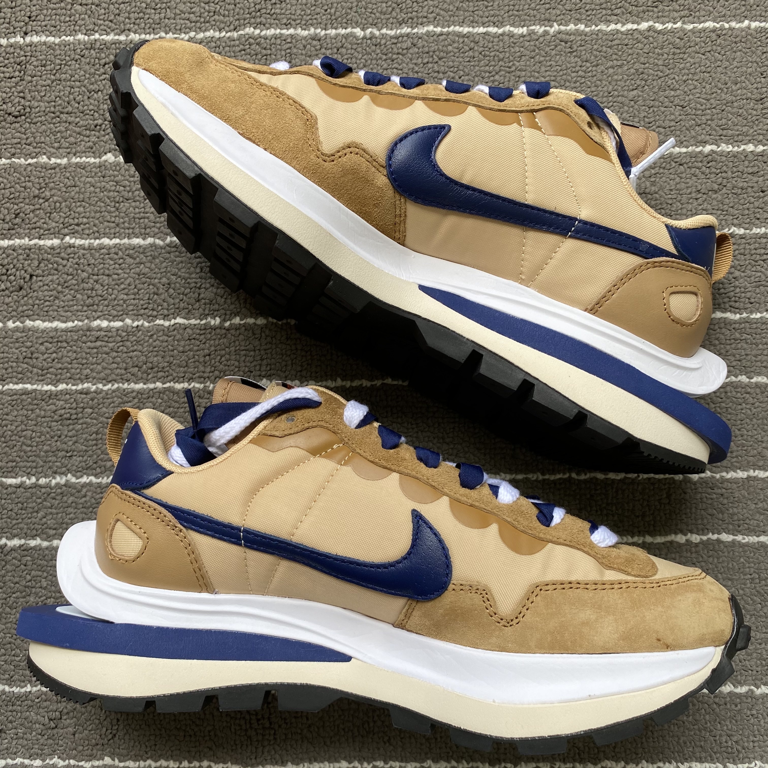 Nike x Sacai VaporWaffle Sesame and Blue Void 착용 스타일 - 2