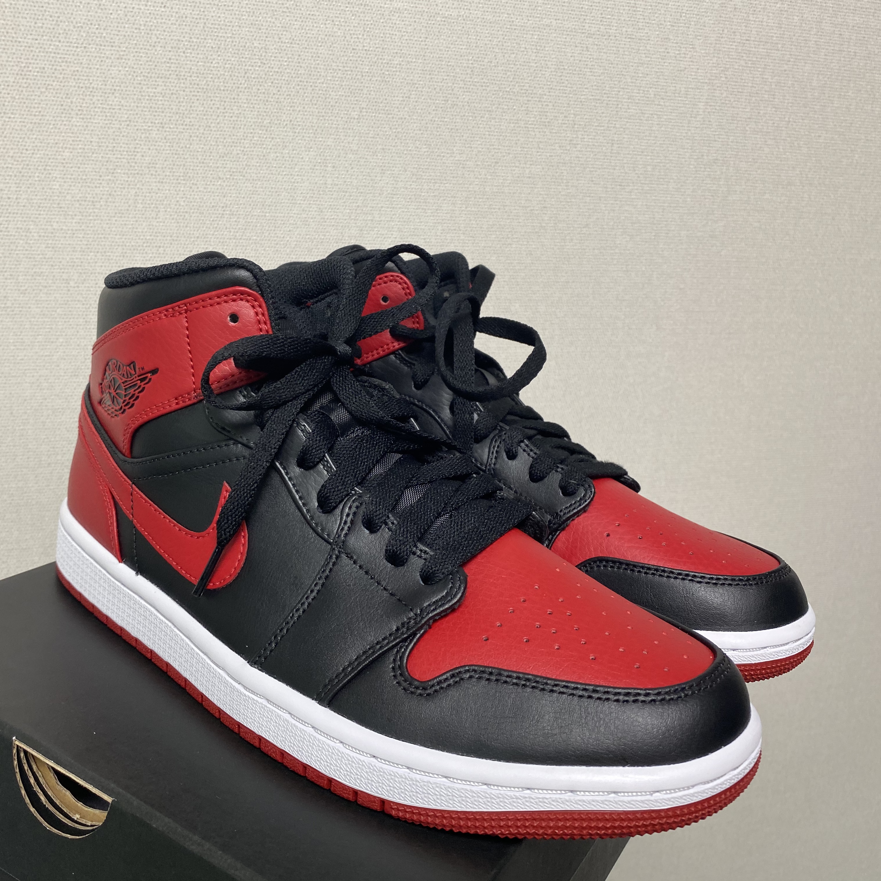 Jordan 1 Mid Bred Banned 2020 착용 스타일 - 3