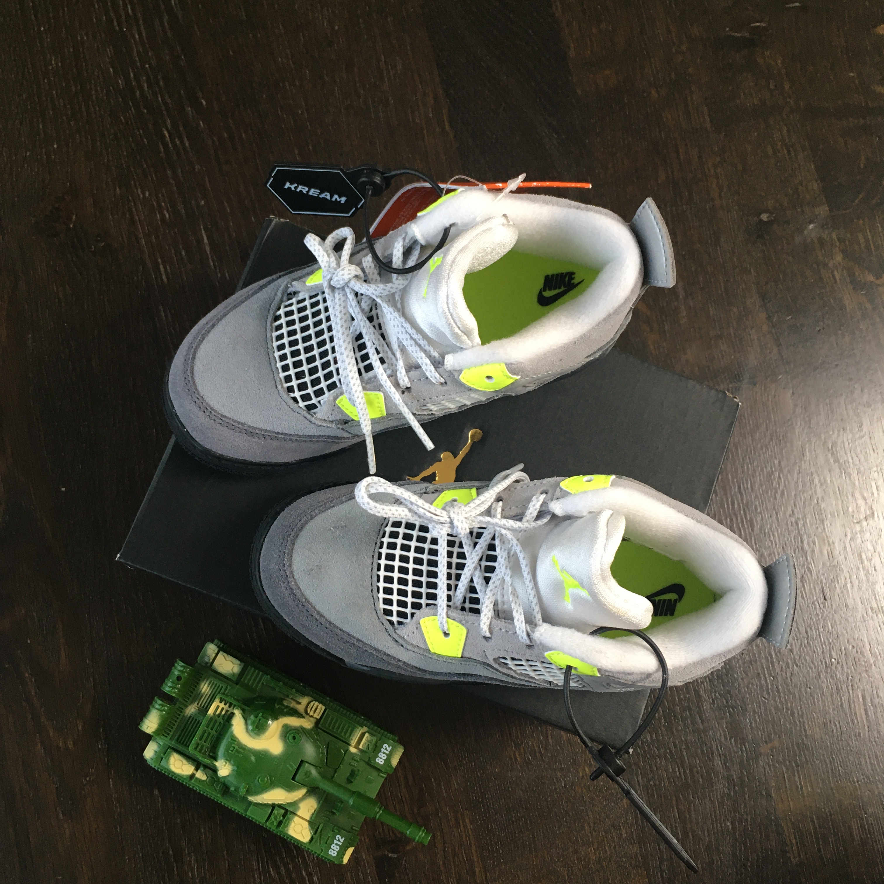 (TD) Jordan 4 Retro SE Neon 95 착용 스타일 - 3