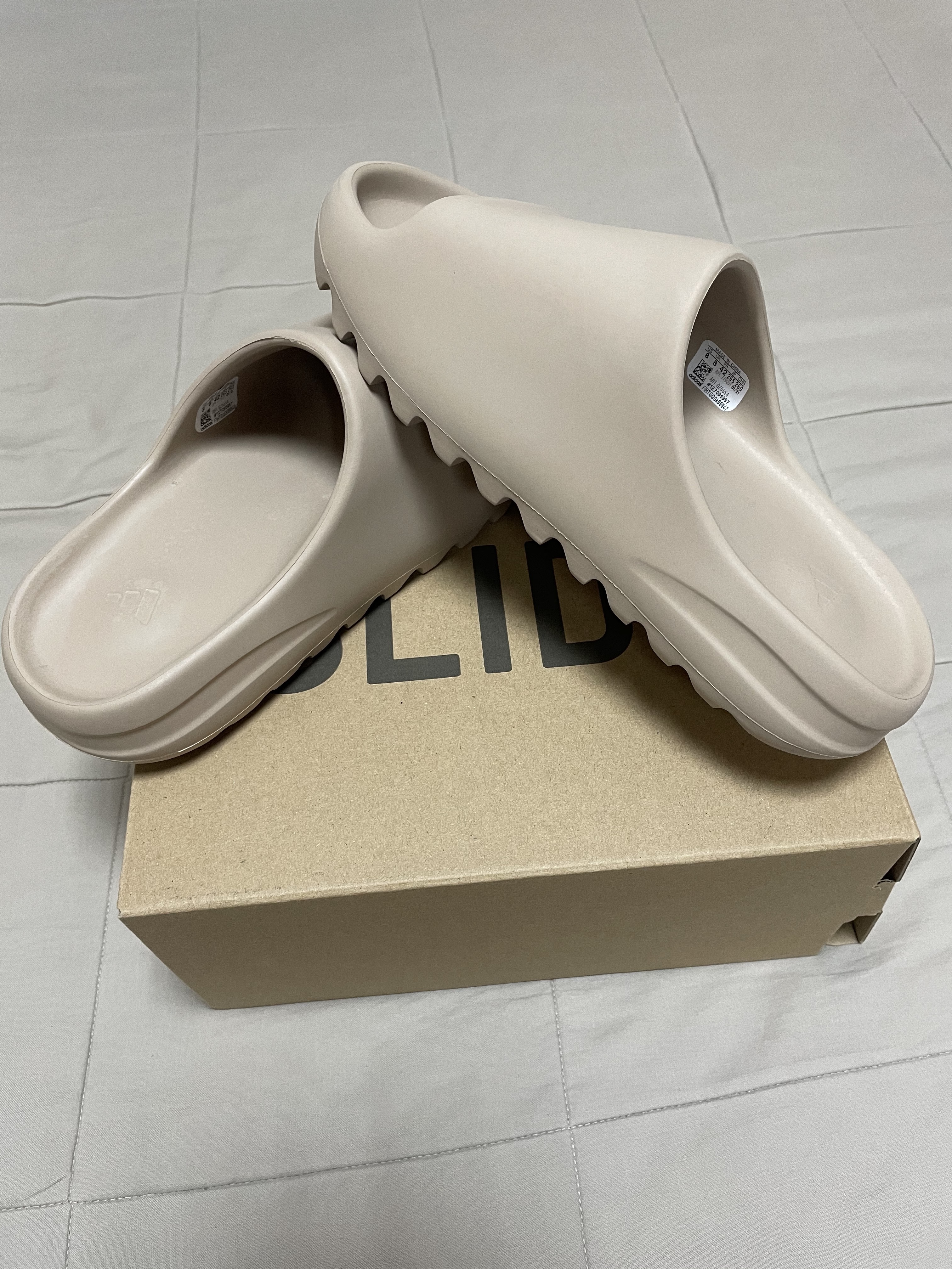 Adidas Yeezy Slide Pure 착용 스타일 - 3