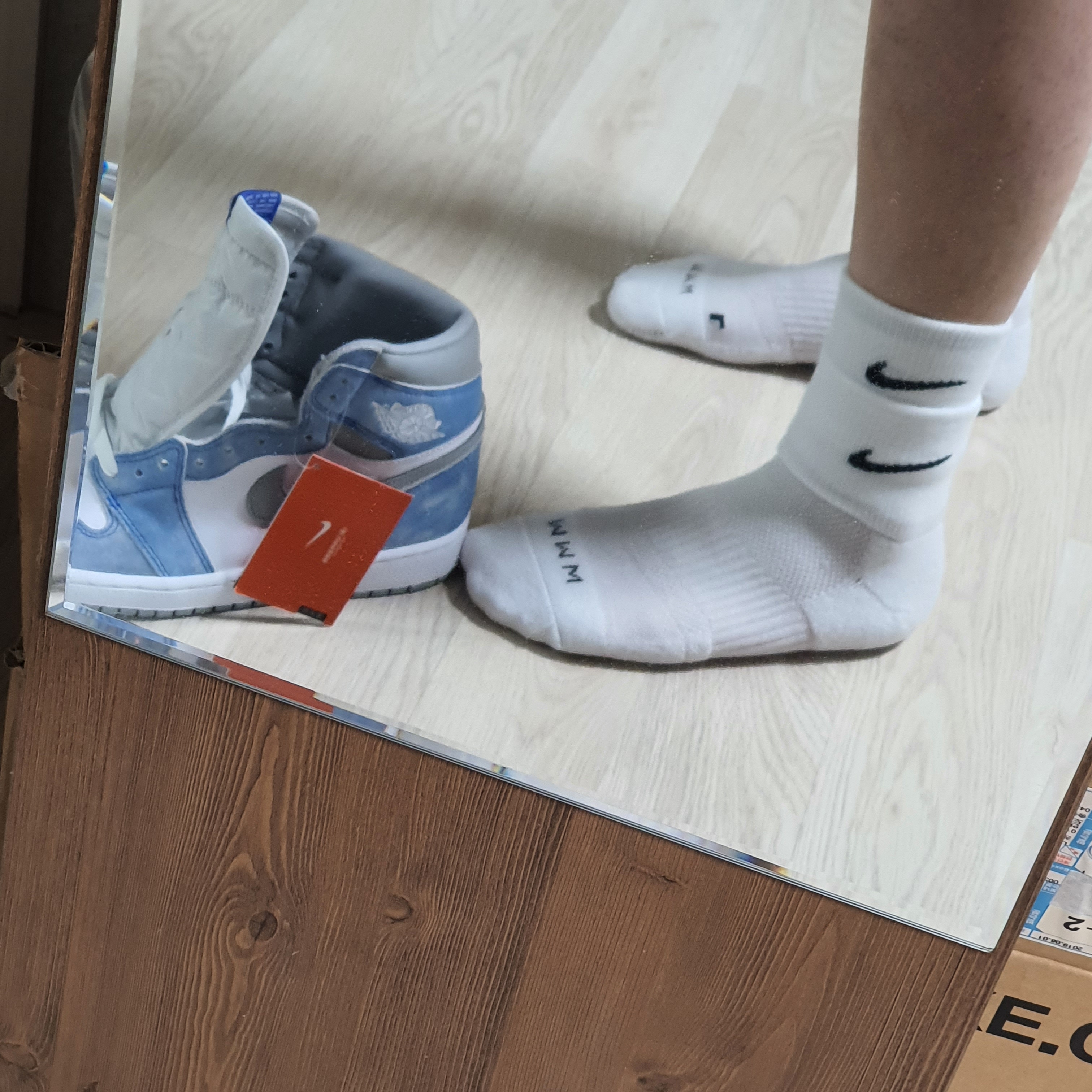 Nike x Matthew M Williams NRG Socks White, Jordan 1 Retro High OG Hyper Royal 착용 스타일 - 1
