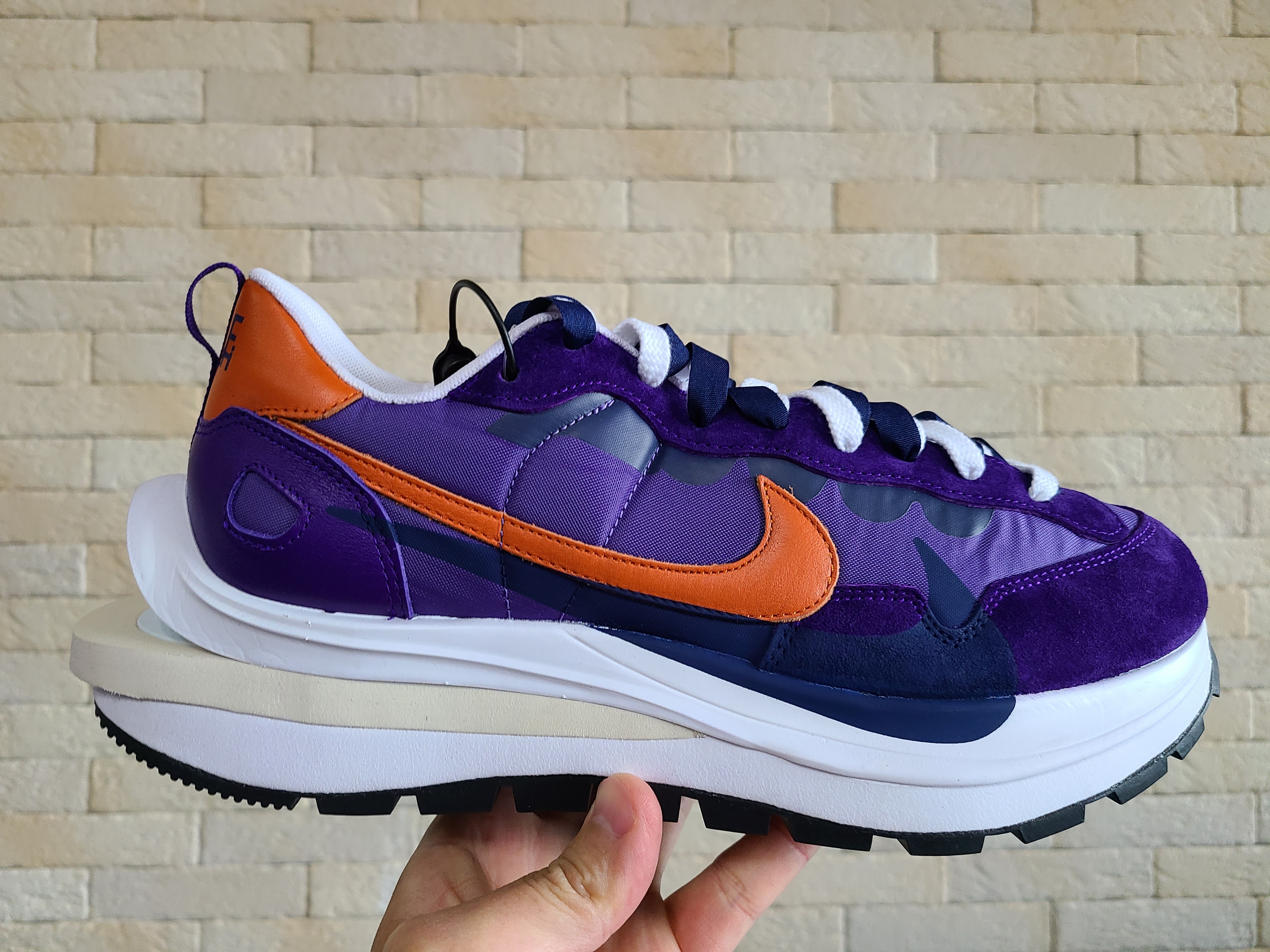 Nike x Sacai VaporWaffle Dark Iris 착용 스타일 - 2