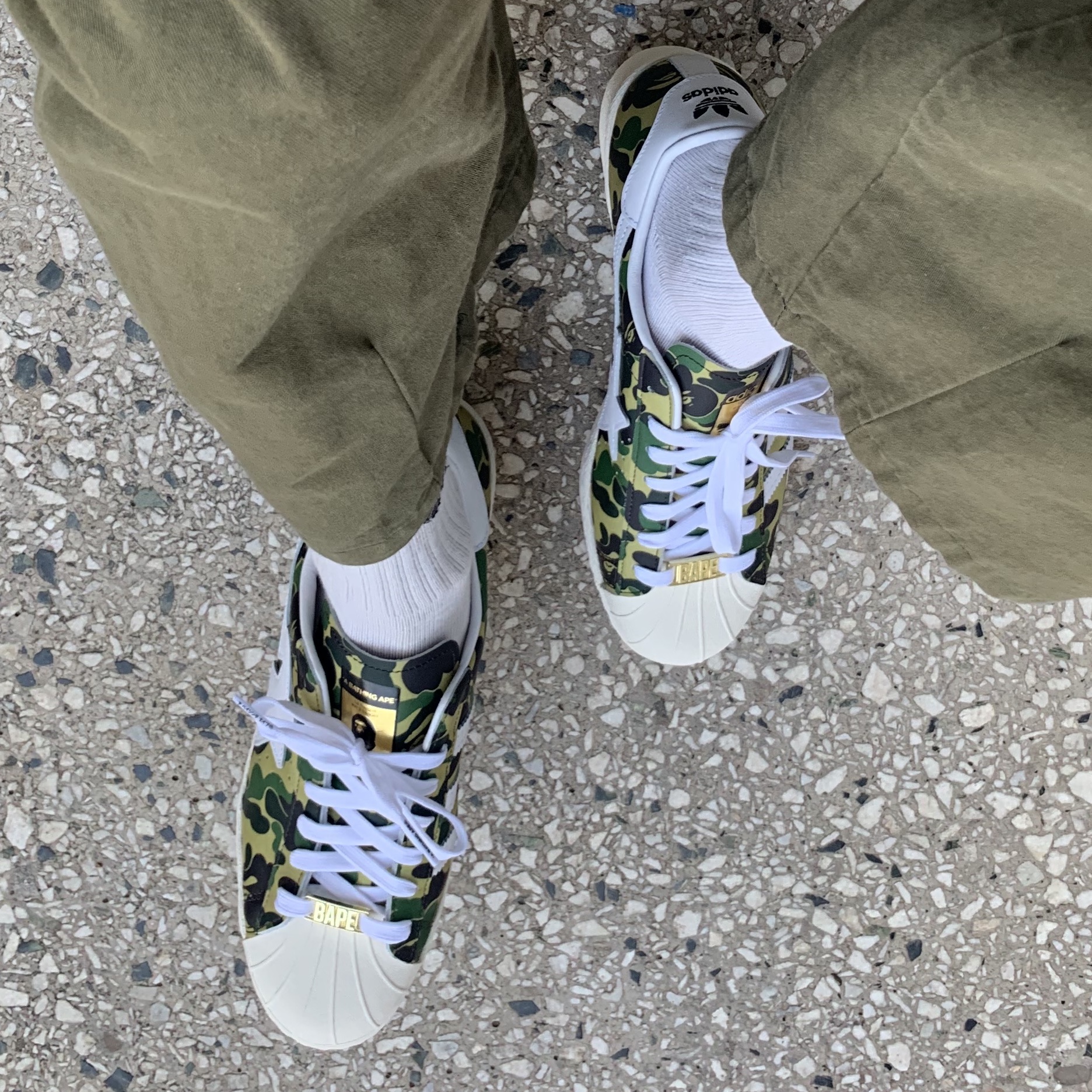 Adidas x BAPE Superstar 80s Green Camo 착용 스타일 - 1