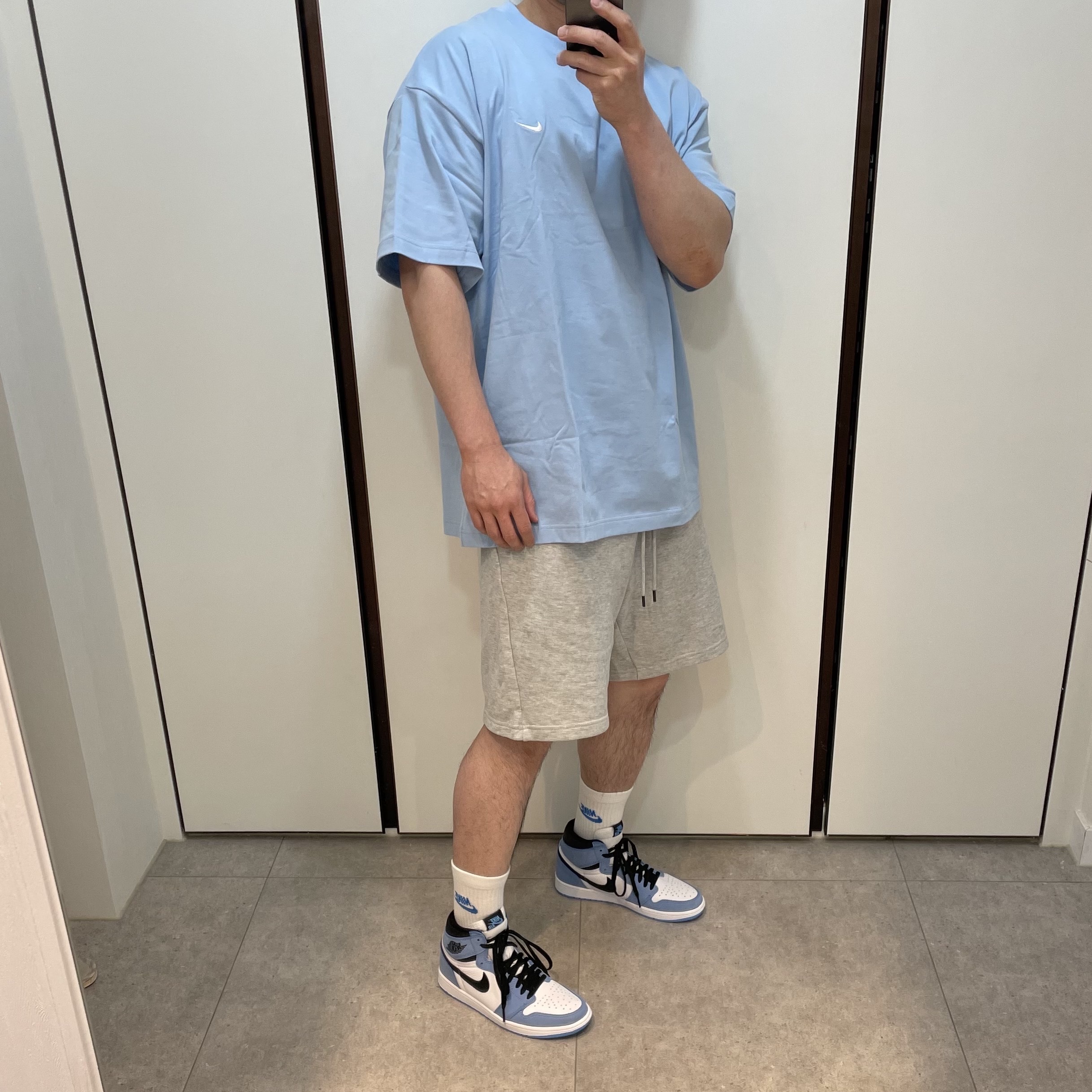Nike NRG Solo Swoosh T-Shirt Psychic Blue - US/EU, Jordan 1 Retro High OG University Blue 착용 스타일