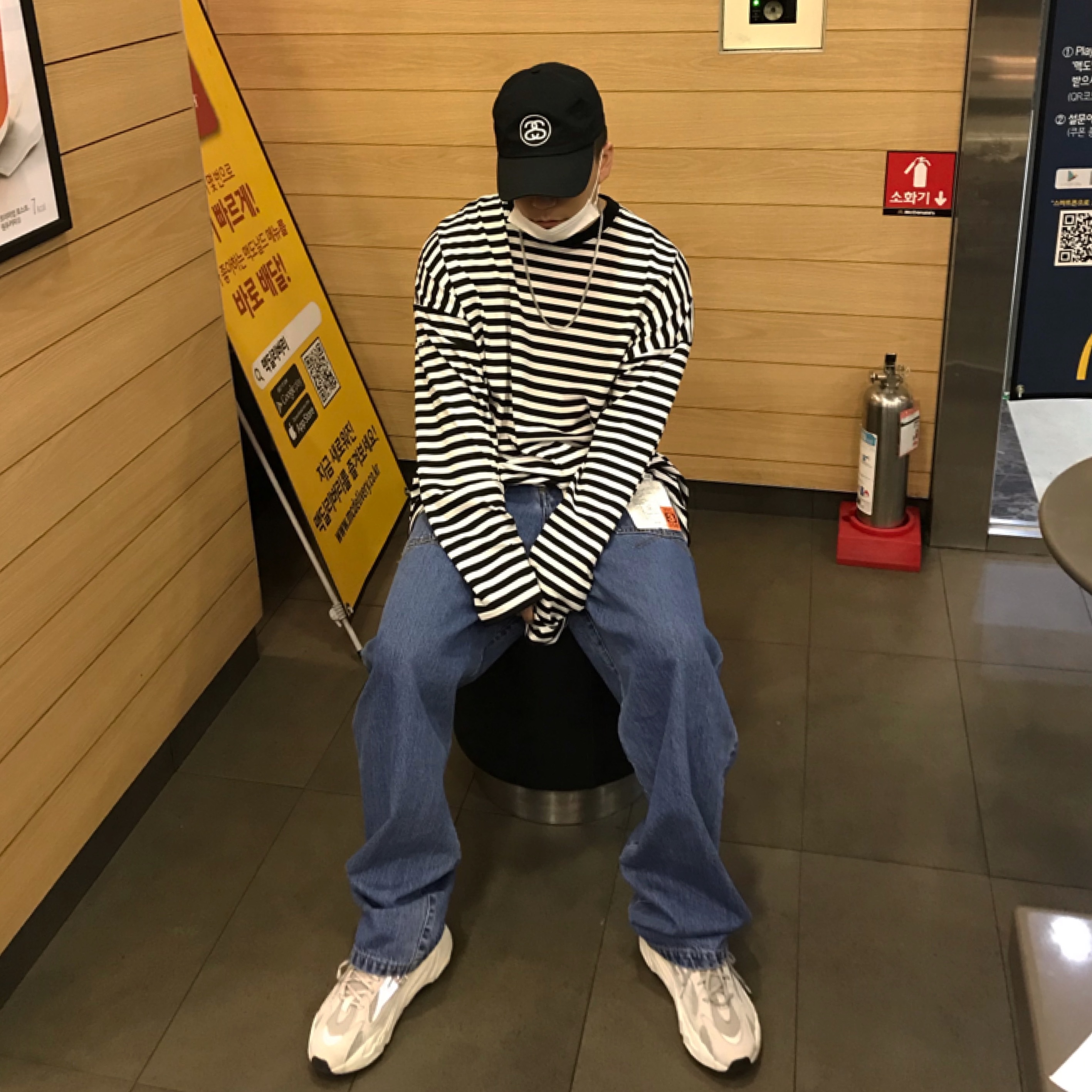 Adidas Yeezy Boost 700 V2 Static 2018 착용 스타일