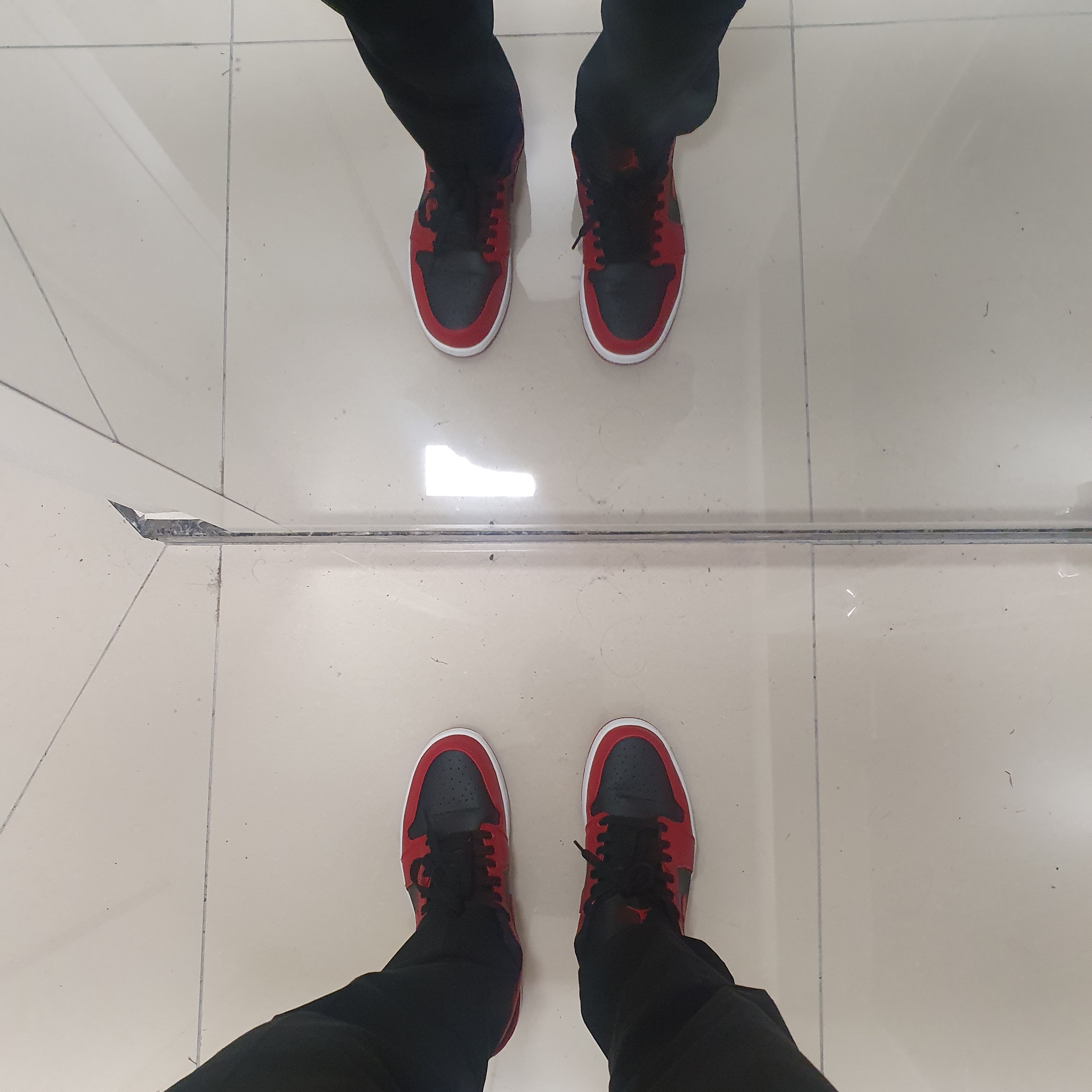Jordan 1 Low Varsity Red 착용 스타일