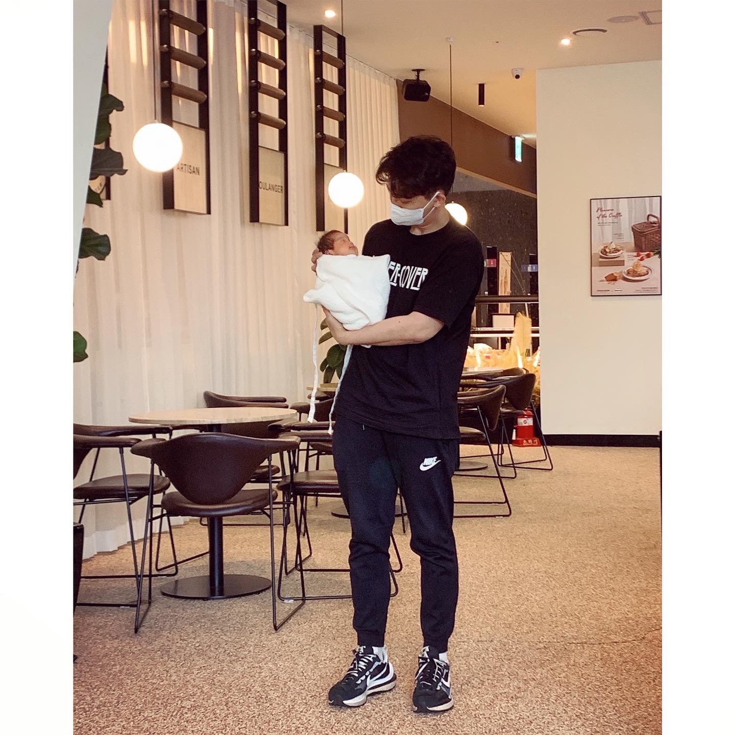 Nike x Sacai VaporWaffle Black White 착용 스타일