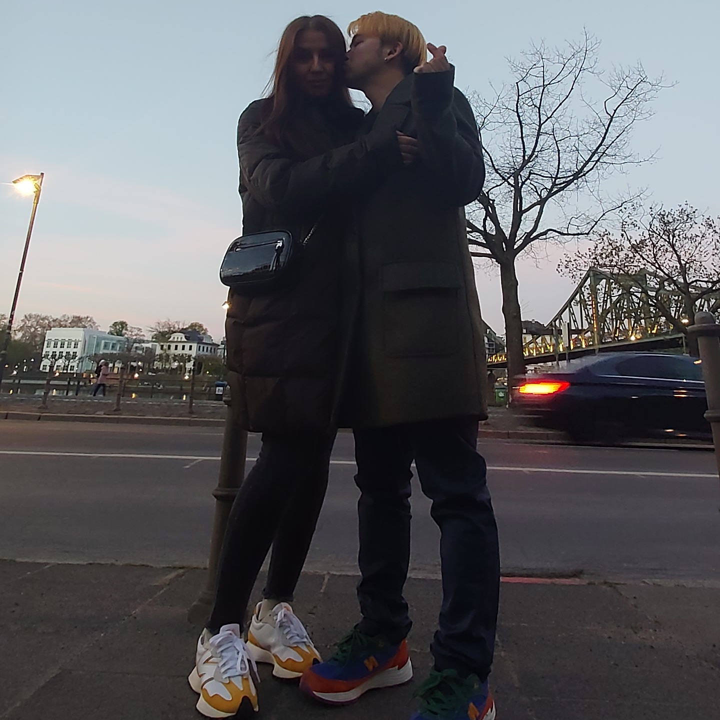 New Balance 992 Made in USA Multi-Color, New Balance 327 Primary Pack Yellow 착용 스타일