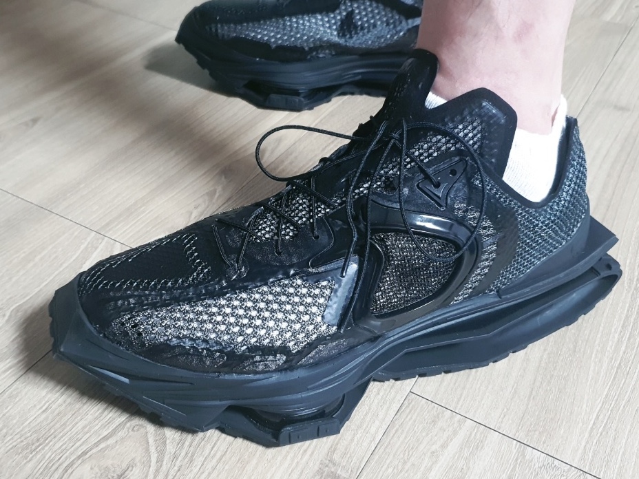 Nike x Matthew M Williams Zoom 004 Triple Black 착용 스타일 - 5