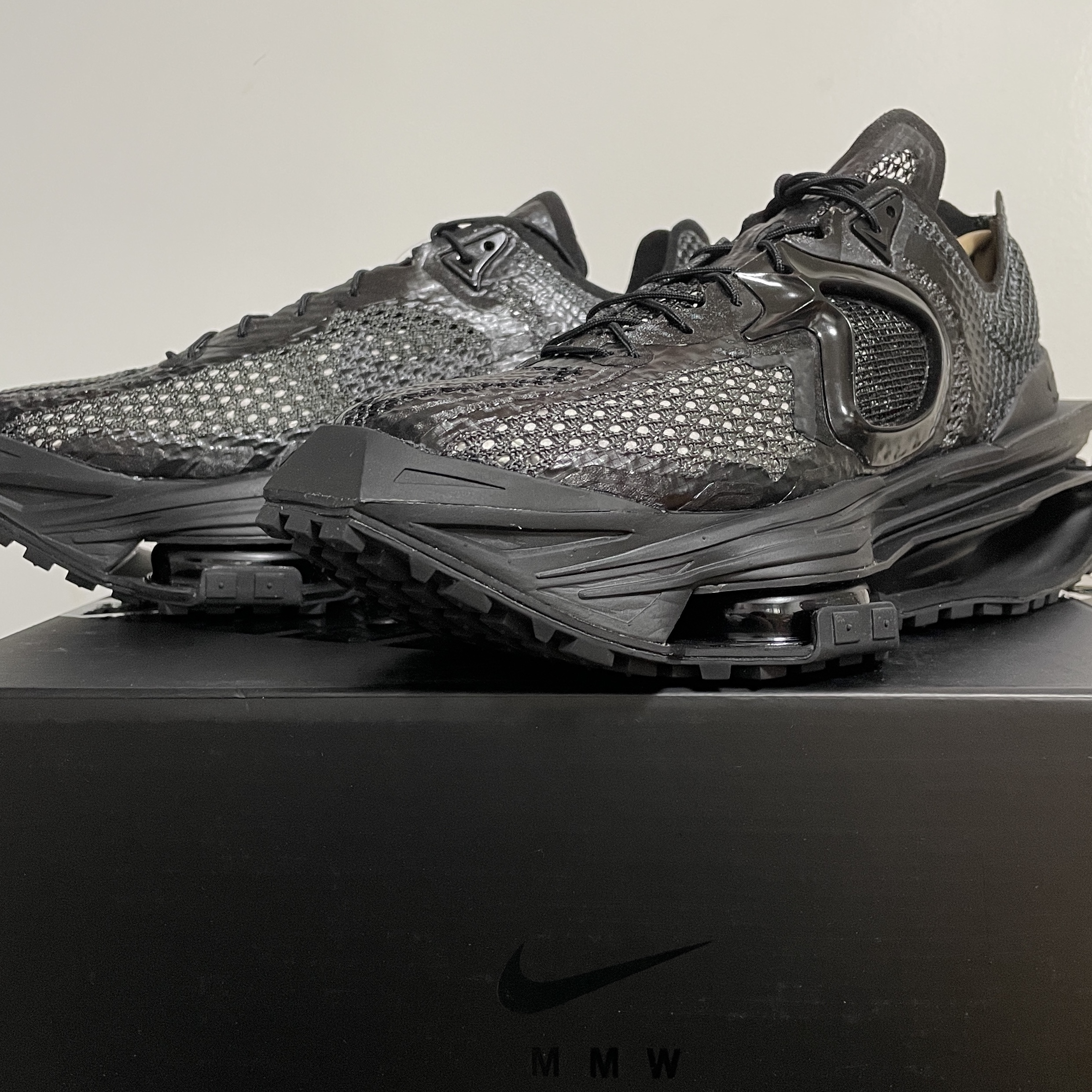 Nike x Matthew M Williams Zoom 004 Triple Black 착용 스타일 - 3