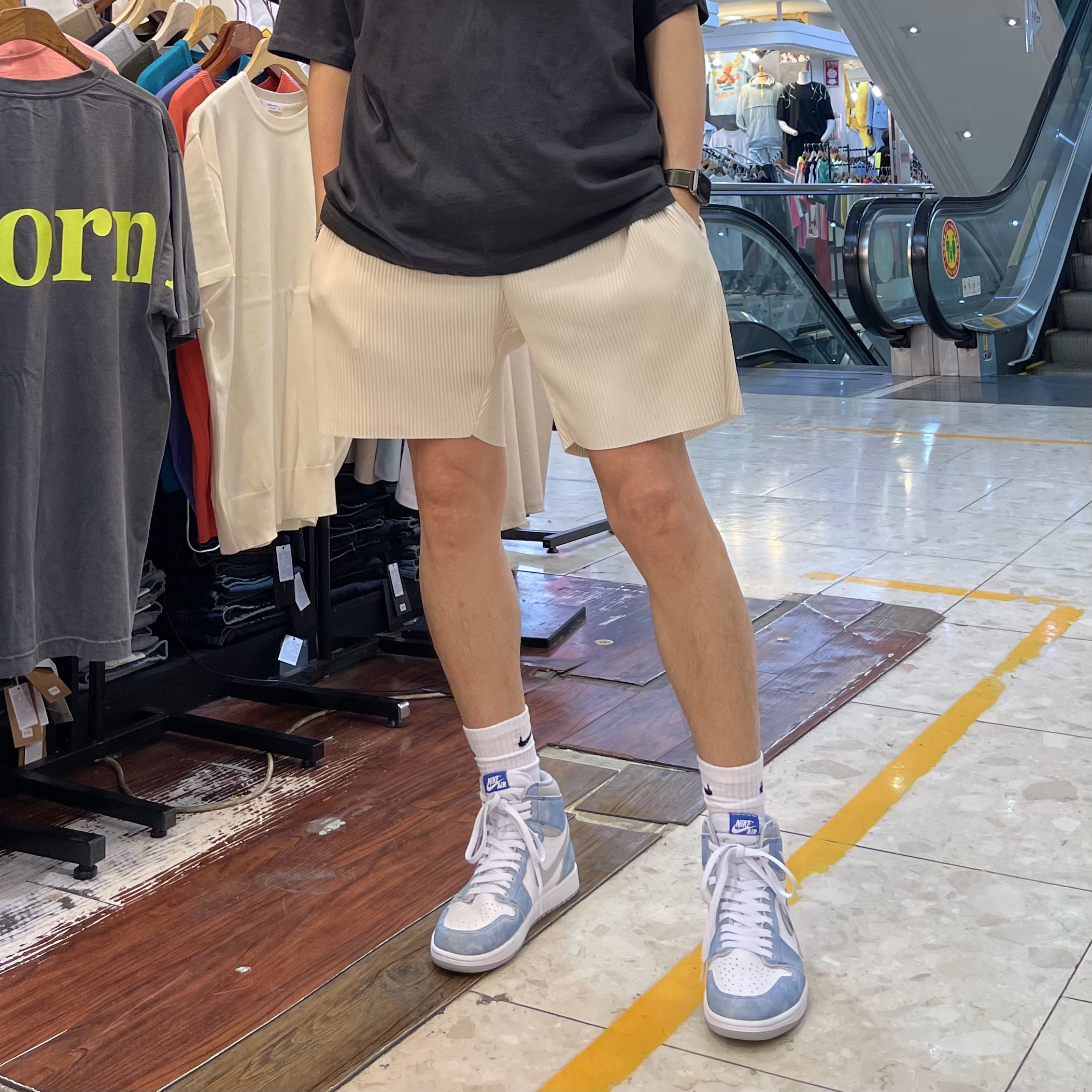 Jordan 1 Retro High OG Hyper Royal 착용 스타일 - 1