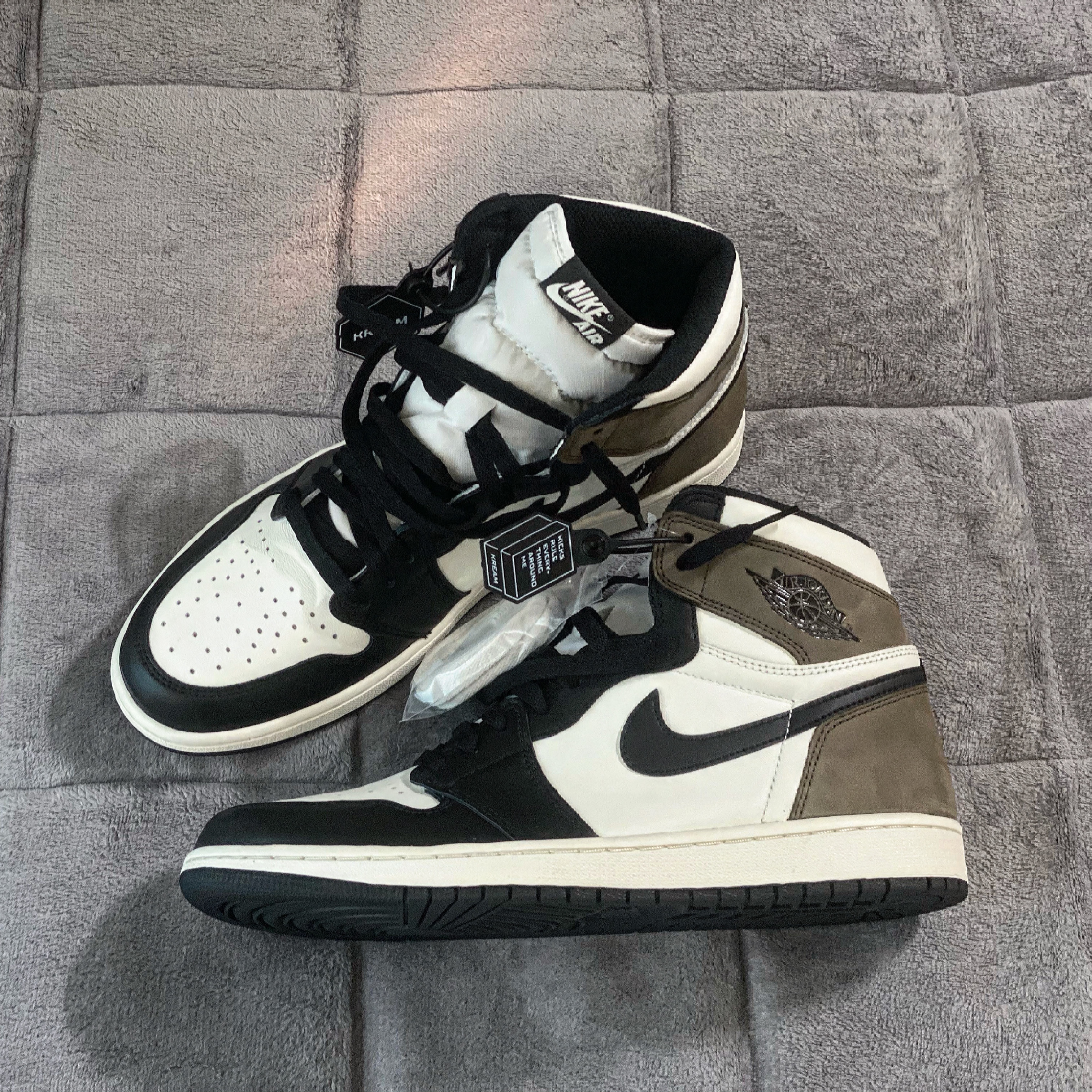 Jordan 1 Retro High OG Black Mocha 착용 스타일