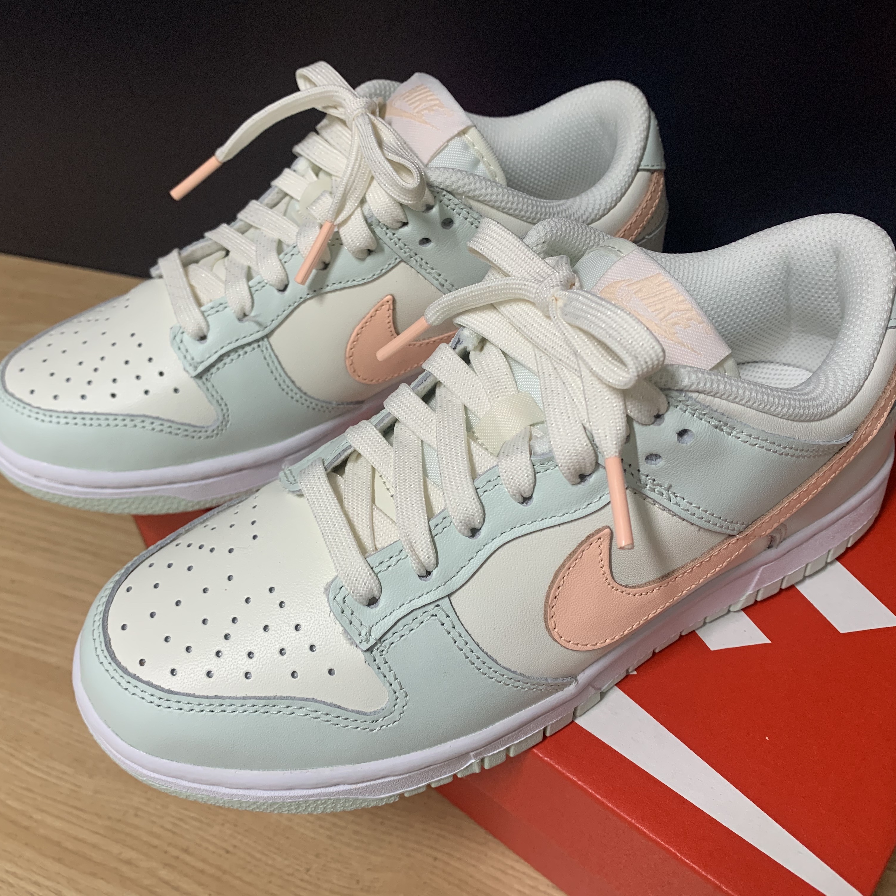 (W) Nike Dunk Low Barely Green 착용 스타일 - 2
