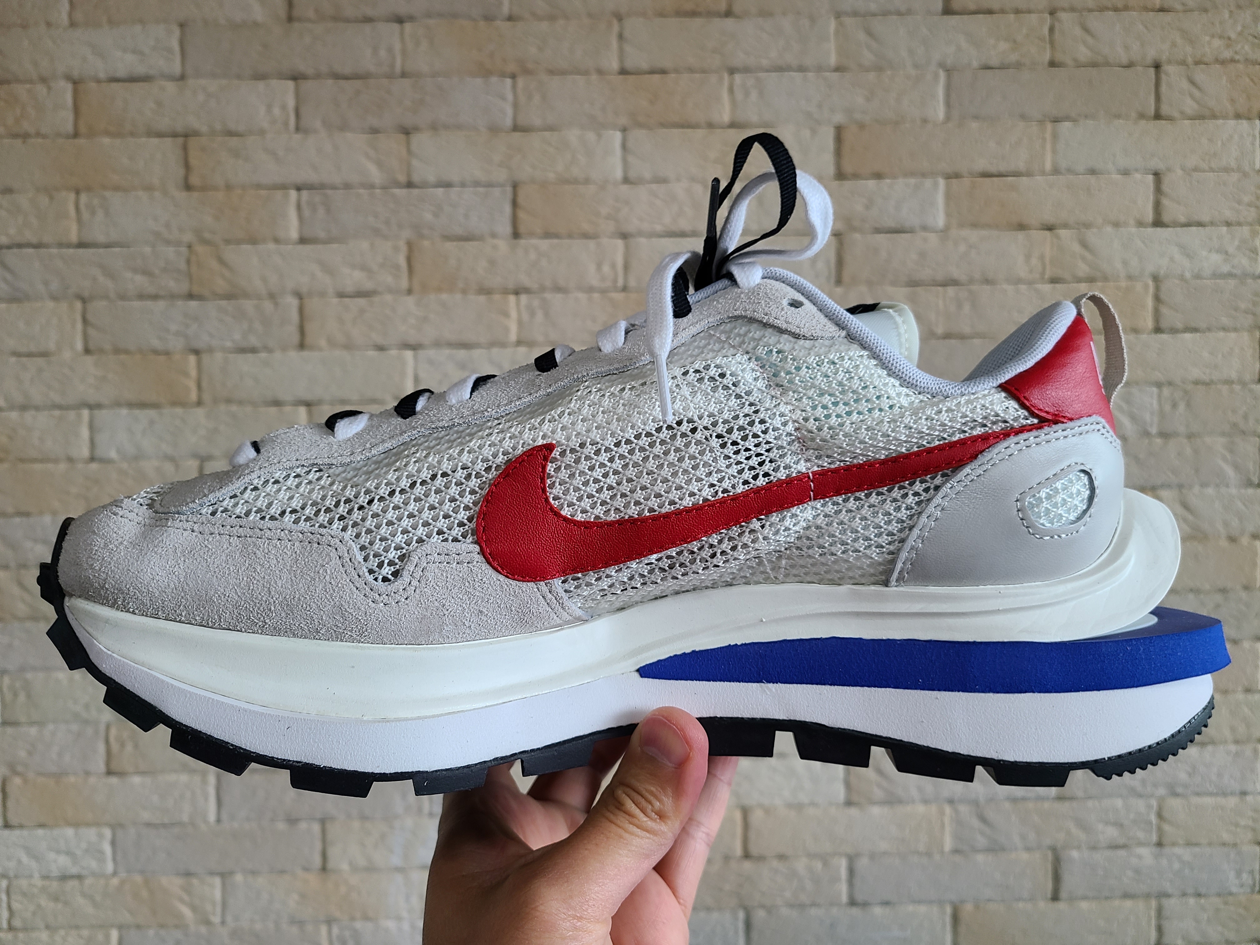 Nike x Sacai VaporWaffle Royal Fuchsia 착용 스타일 - 3