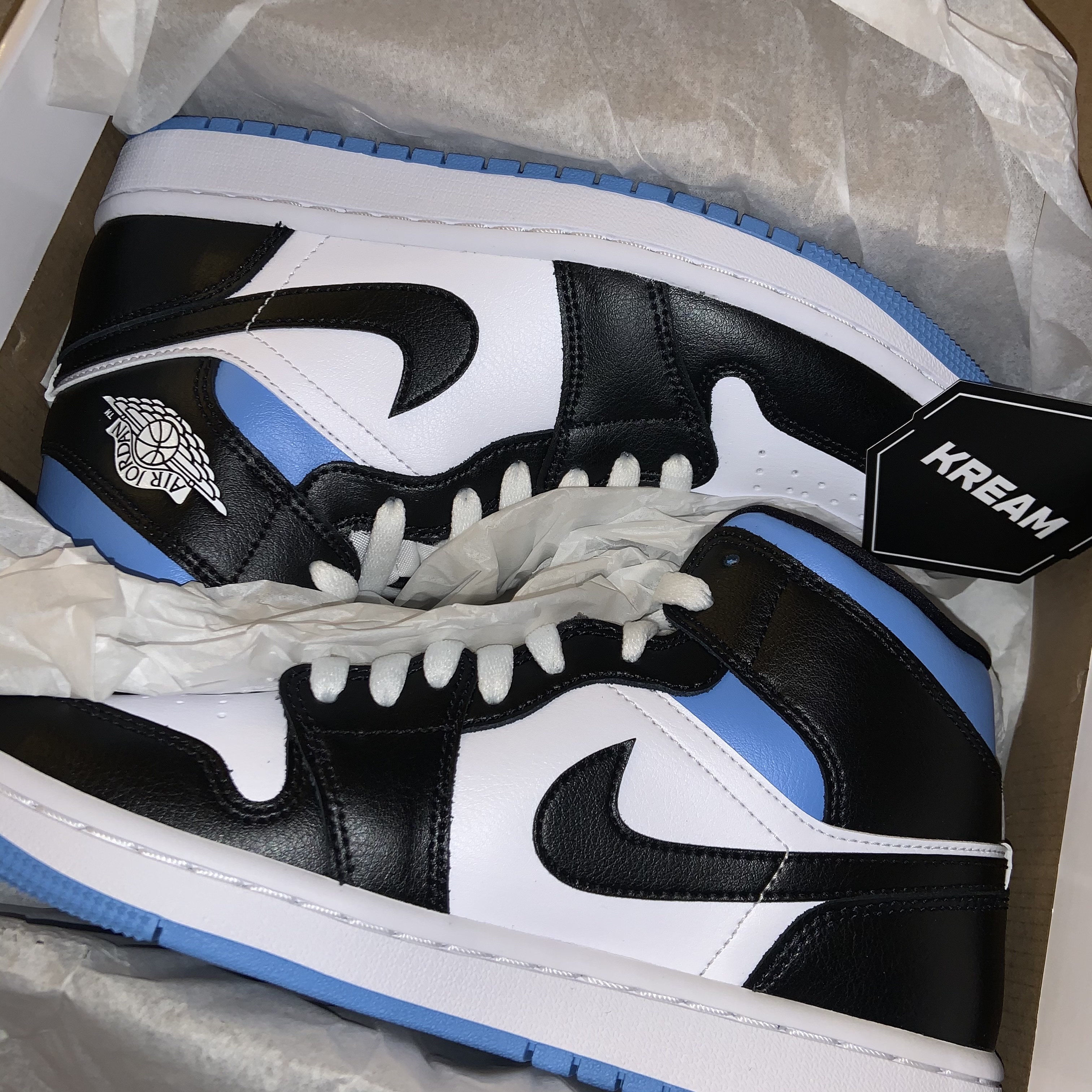 (W) Jordan 1 Mid White Black University Blue 착용 스타일
