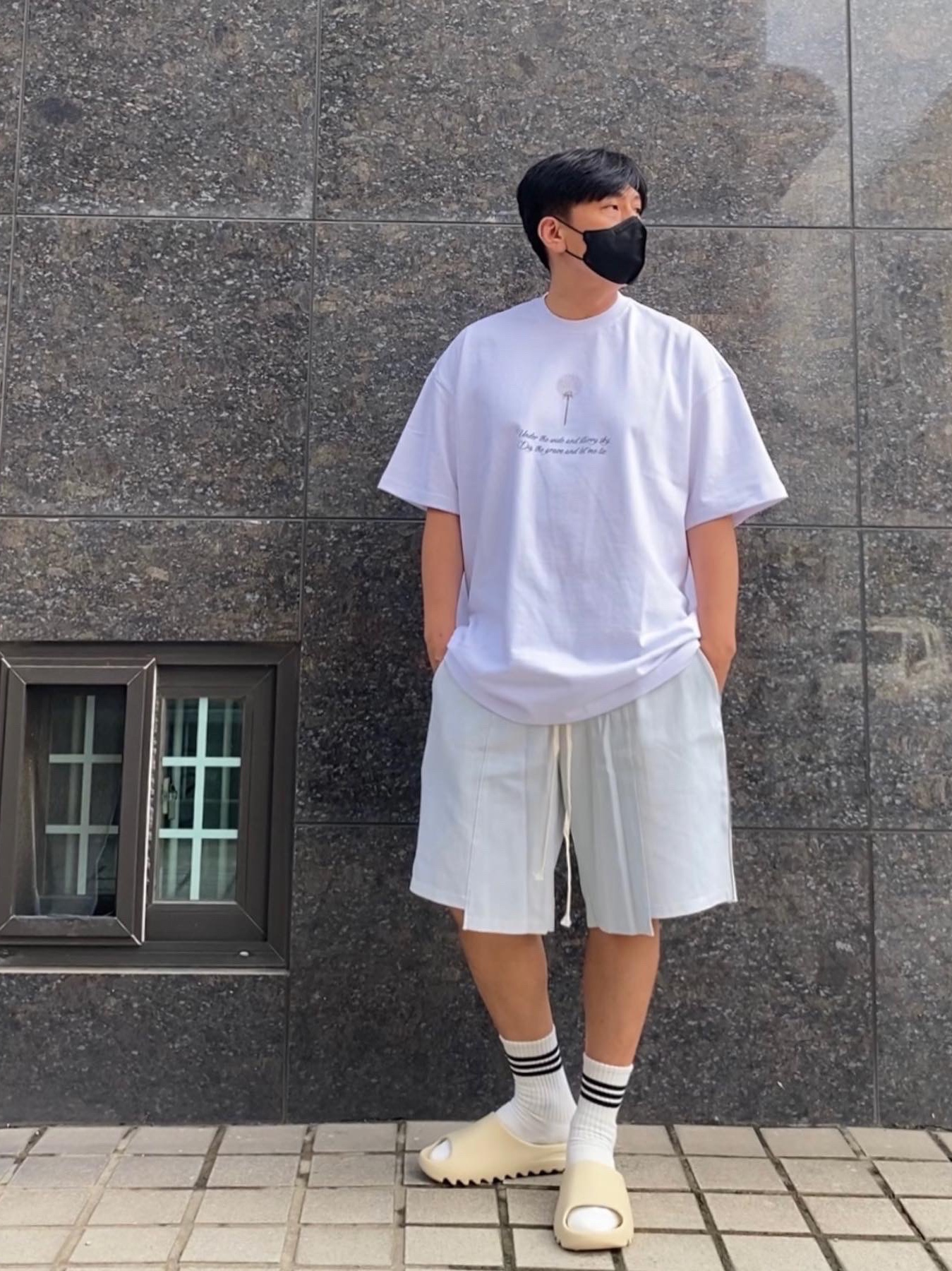 Adidas Yeezy Slide Bone 착용 스타일 - 1