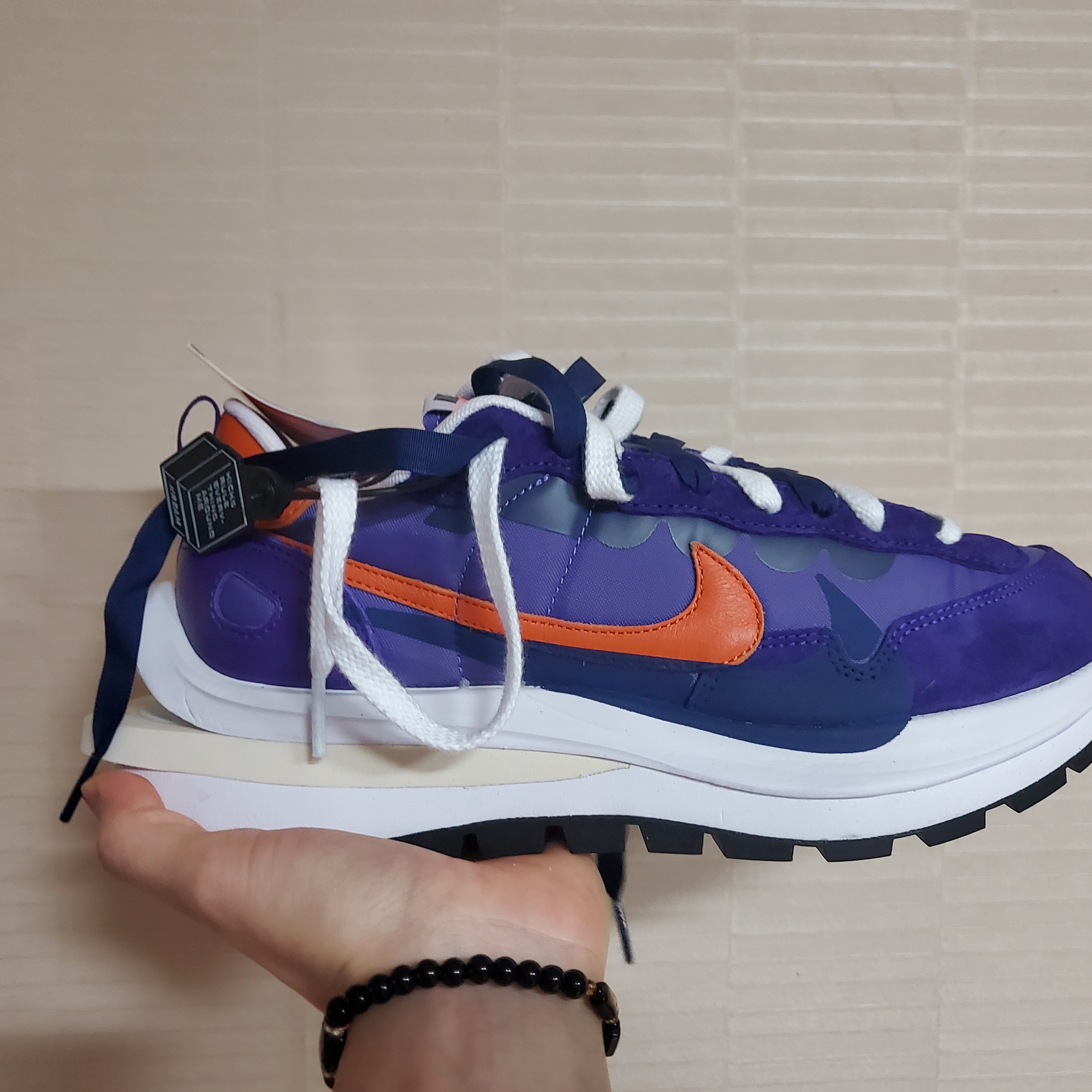 Nike x Sacai VaporWaffle Dark Iris 착용 스타일 - 2