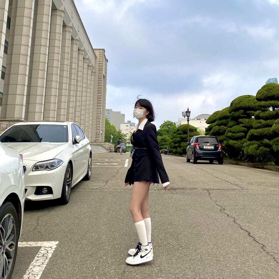 (W) Jordan 1 Zoom Air CMFT Light Bone 착용 스타일 - 2