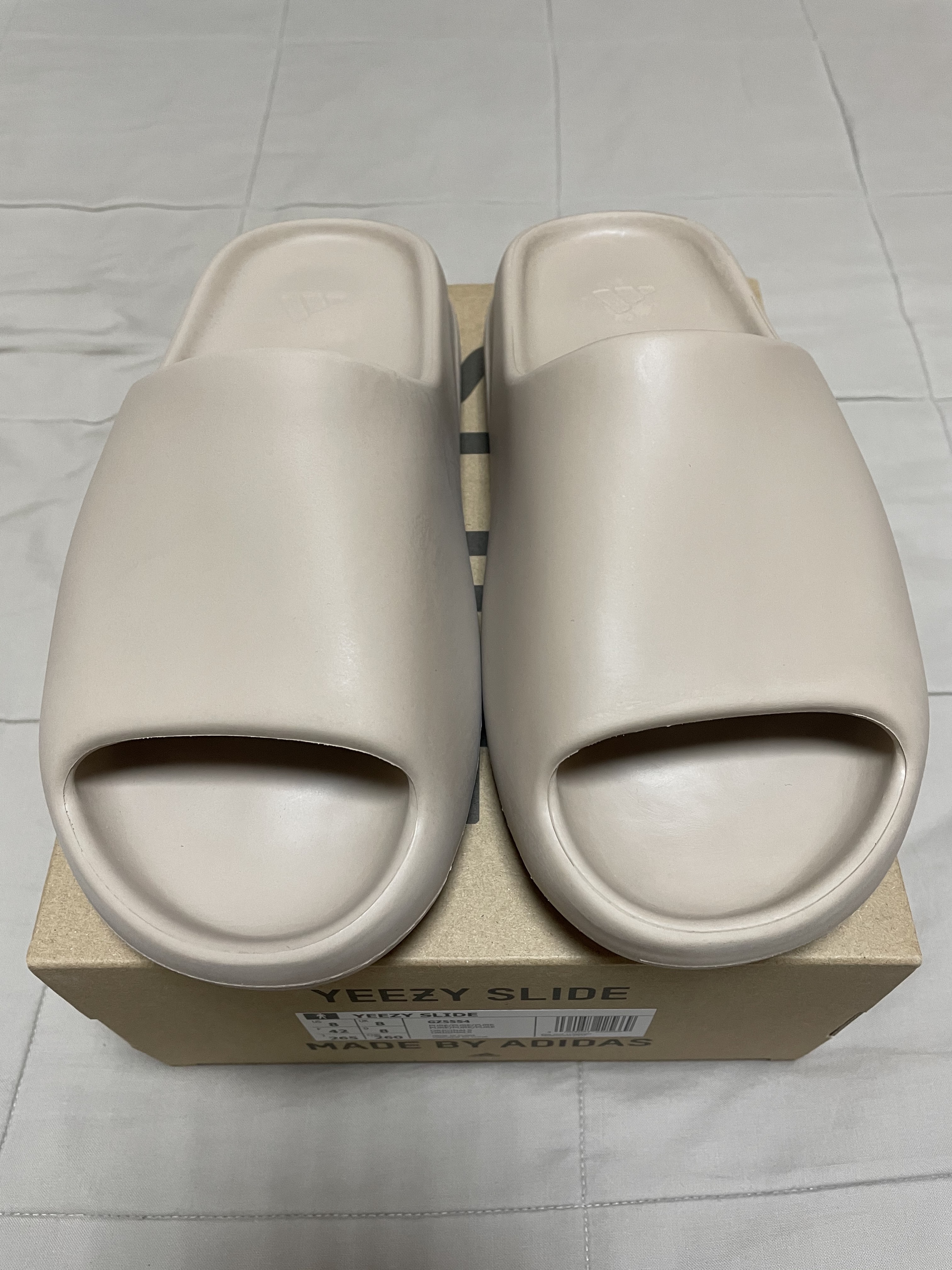 Adidas Yeezy Slide Pure 착용 스타일 - 2