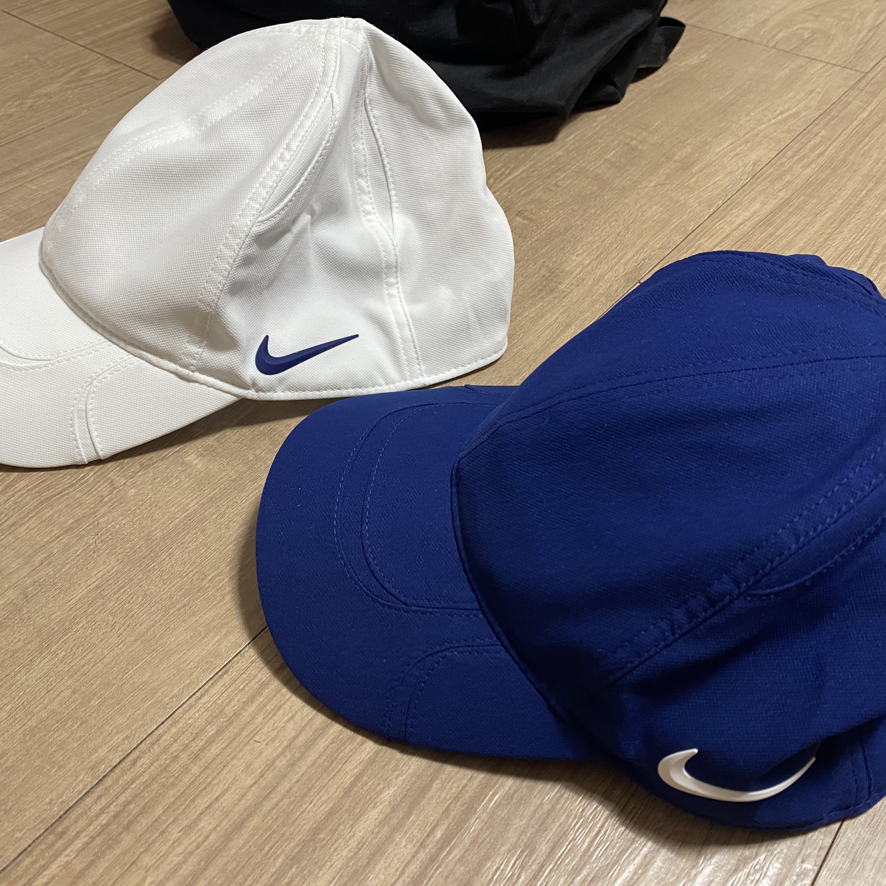 Nike x Drake Nocta Cardinal Stock Essential Cap Navy, Nike x Drake Nocta Cardinal Stock Essential Cap White 착용 스타일 - 2