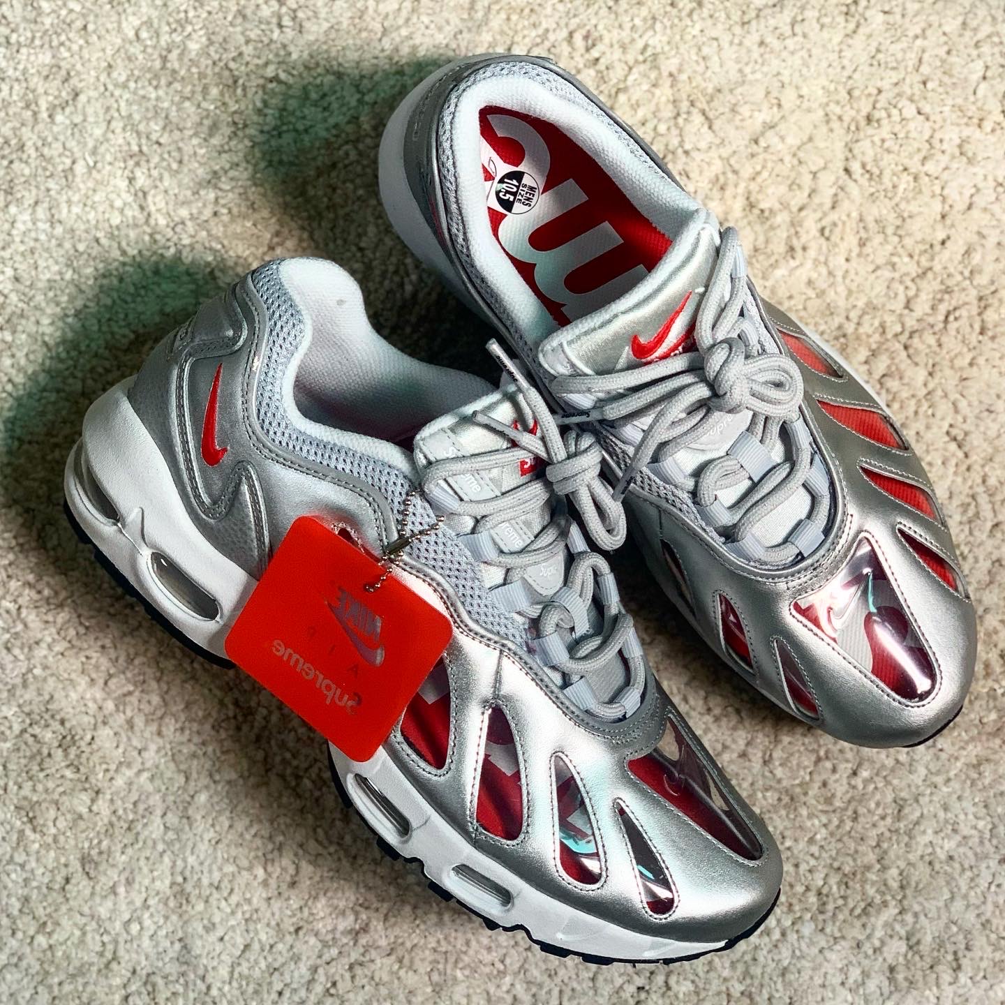 Nike x Supreme Air Max 96 Metallic Silver 착용 스타일
