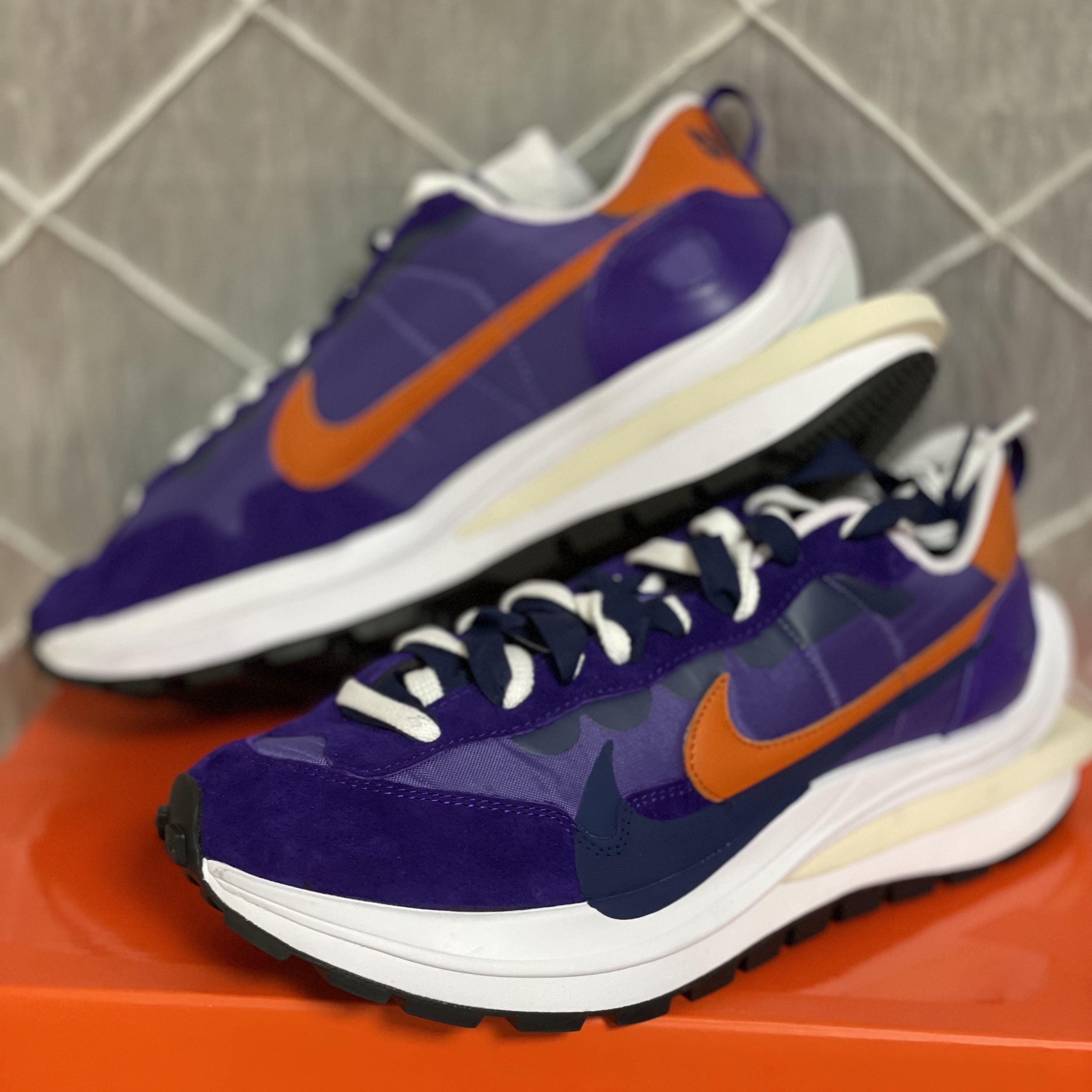 Nike x Sacai VaporWaffle Dark Iris 착용 스타일 - 1