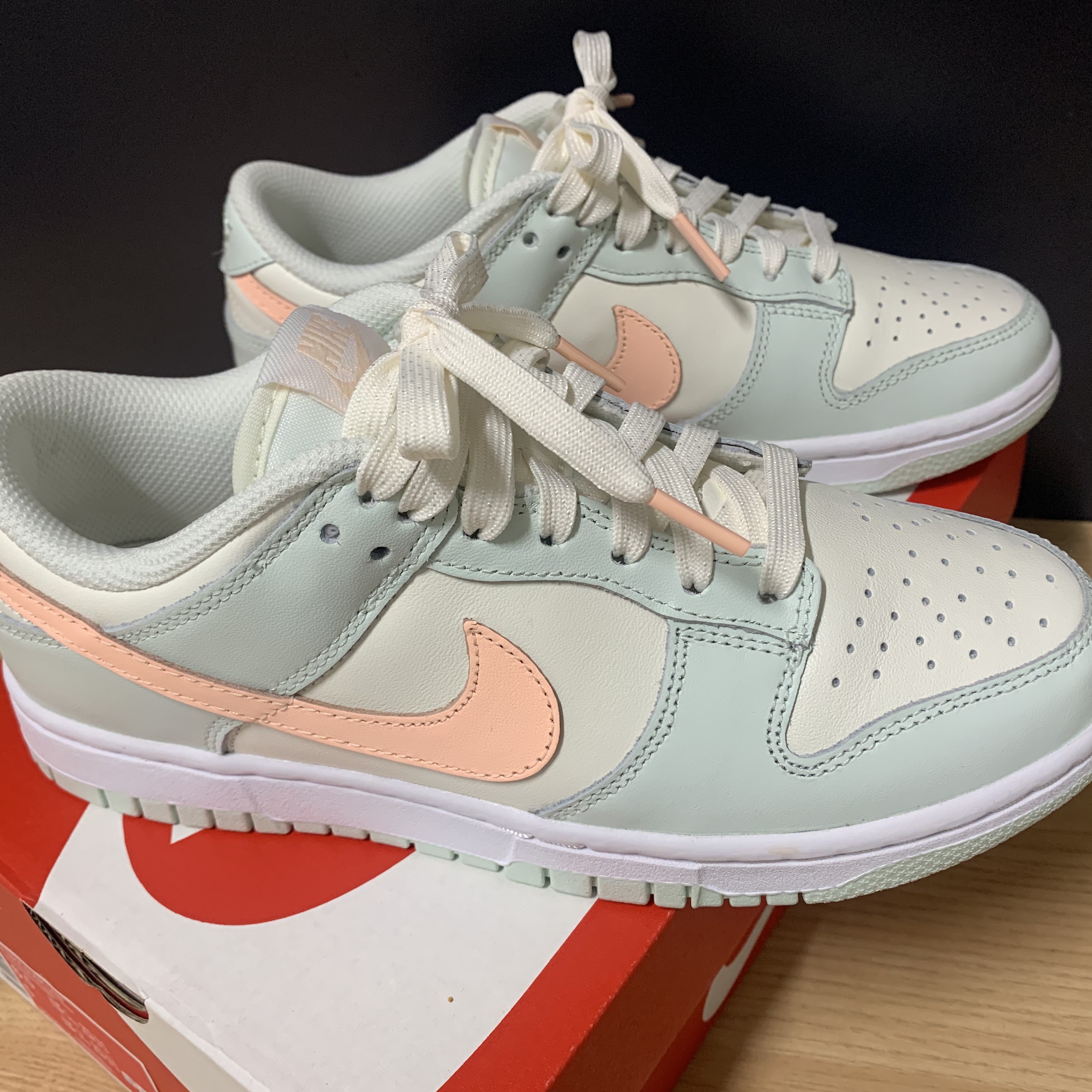 (W) Nike Dunk Low Barely Green 착용 스타일 - 3