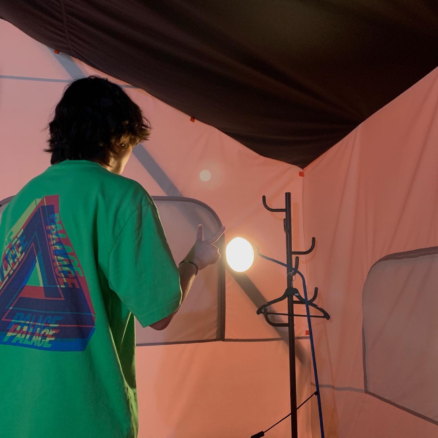 Palace Tri-Ferg Colour Blur T-Shirt Light Lime - 20FW, Jordan 1 Retro High OG Bloodline 착용 스타일 - 5