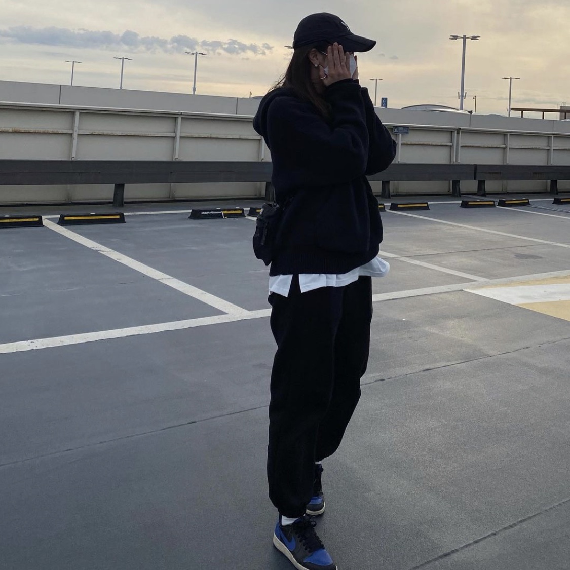 (GS) Jordan 1 Retro Low OG Royal Blue, Essentials Knit Hoodie Black - 20FW 착용 스타일