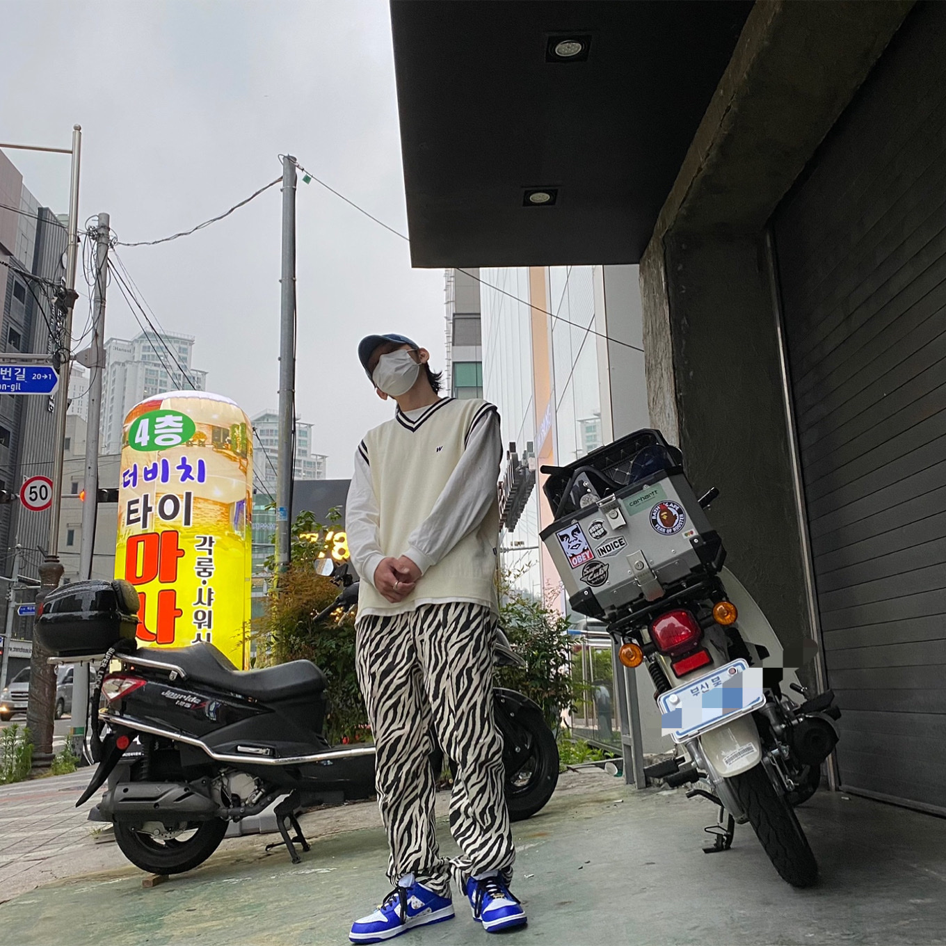 Nike x Supreme SB Dunk Low Hyper Blue 착용 스타일