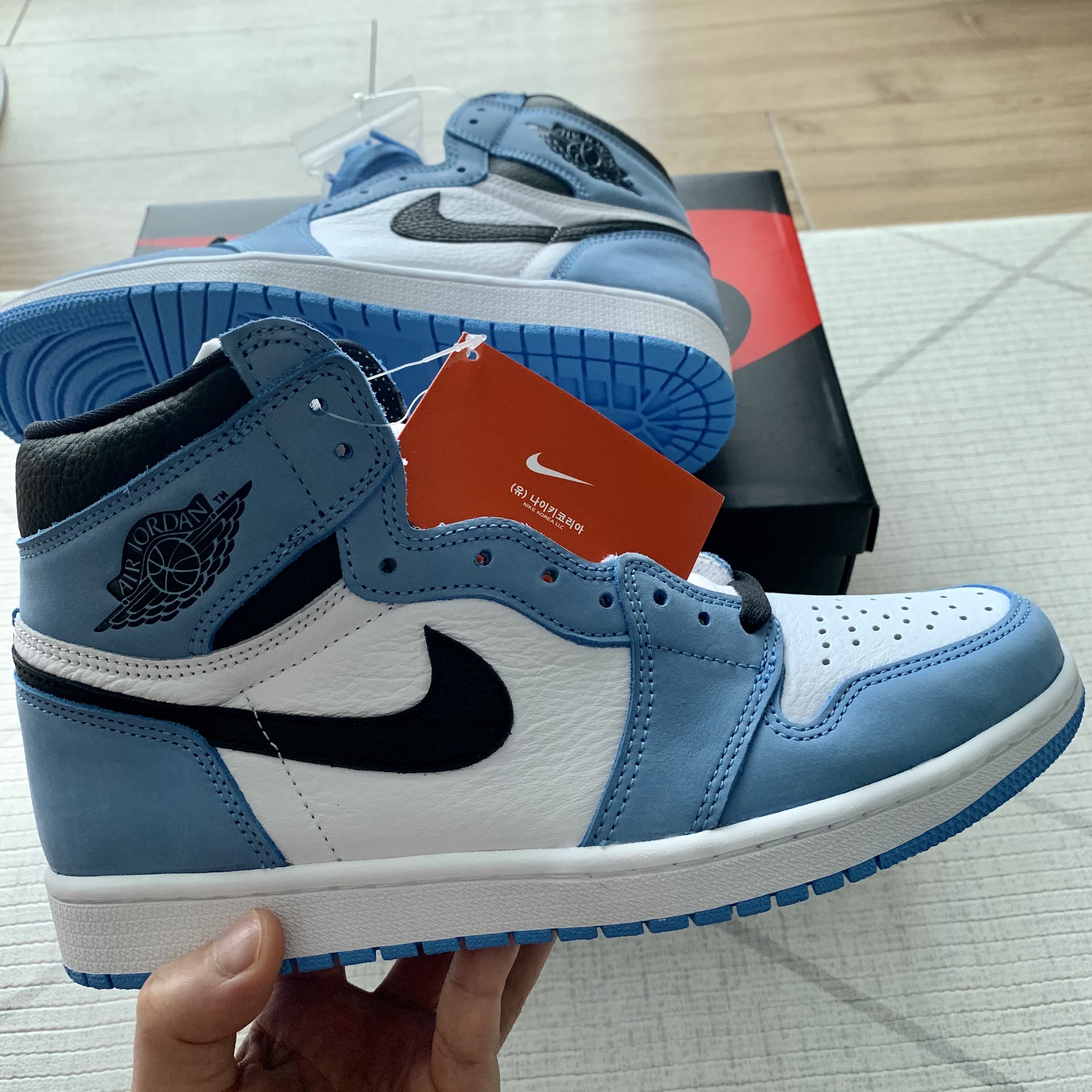 Jordan 1 Retro High OG University Blue 착용 스타일 - 2