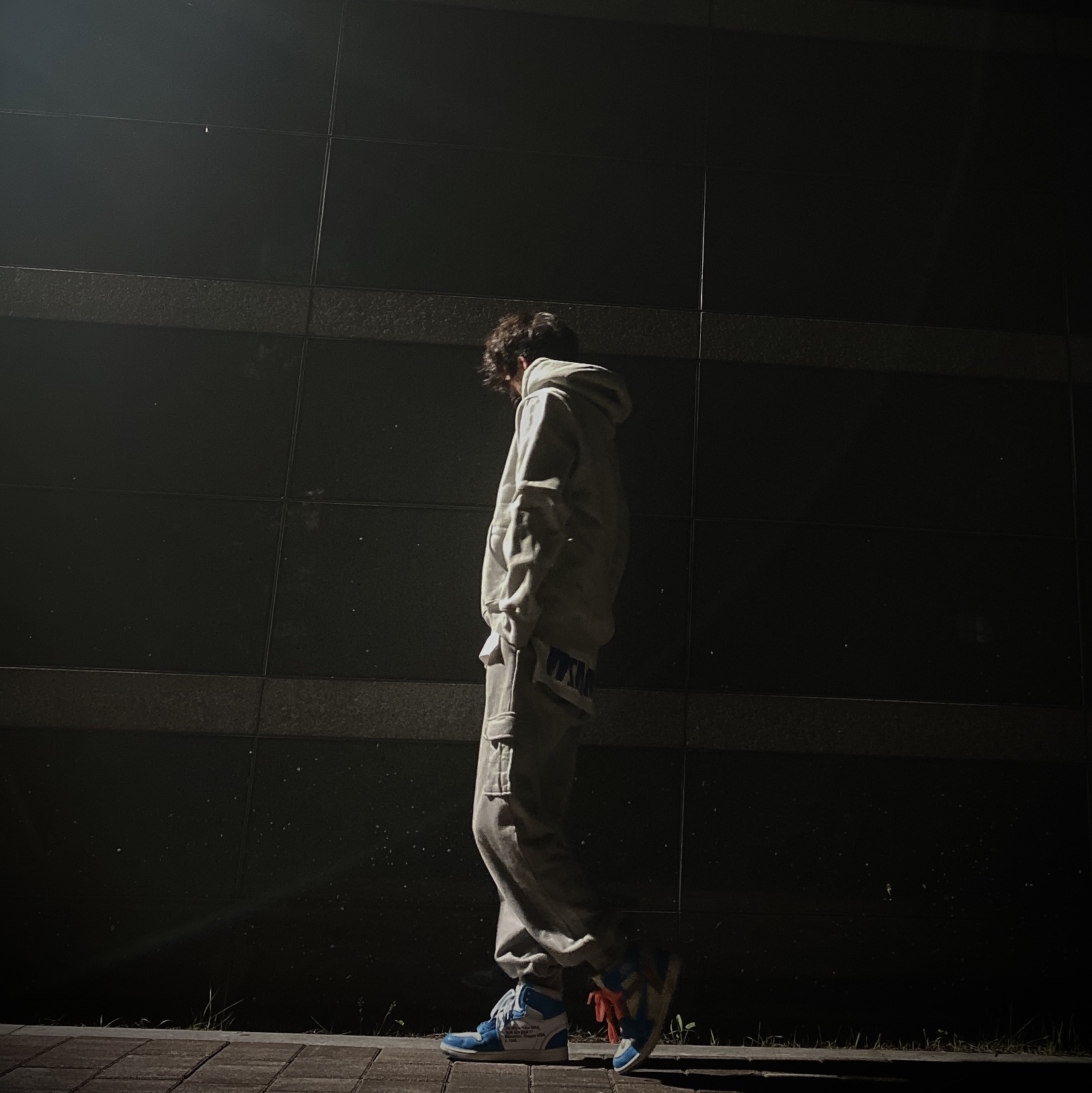 Jordan 1 x Off-White Retro High University Blue, Nike x Drake Nocta Cardinal Stock Essential Hoodie Grey - Asia 착용 스타일 - 3