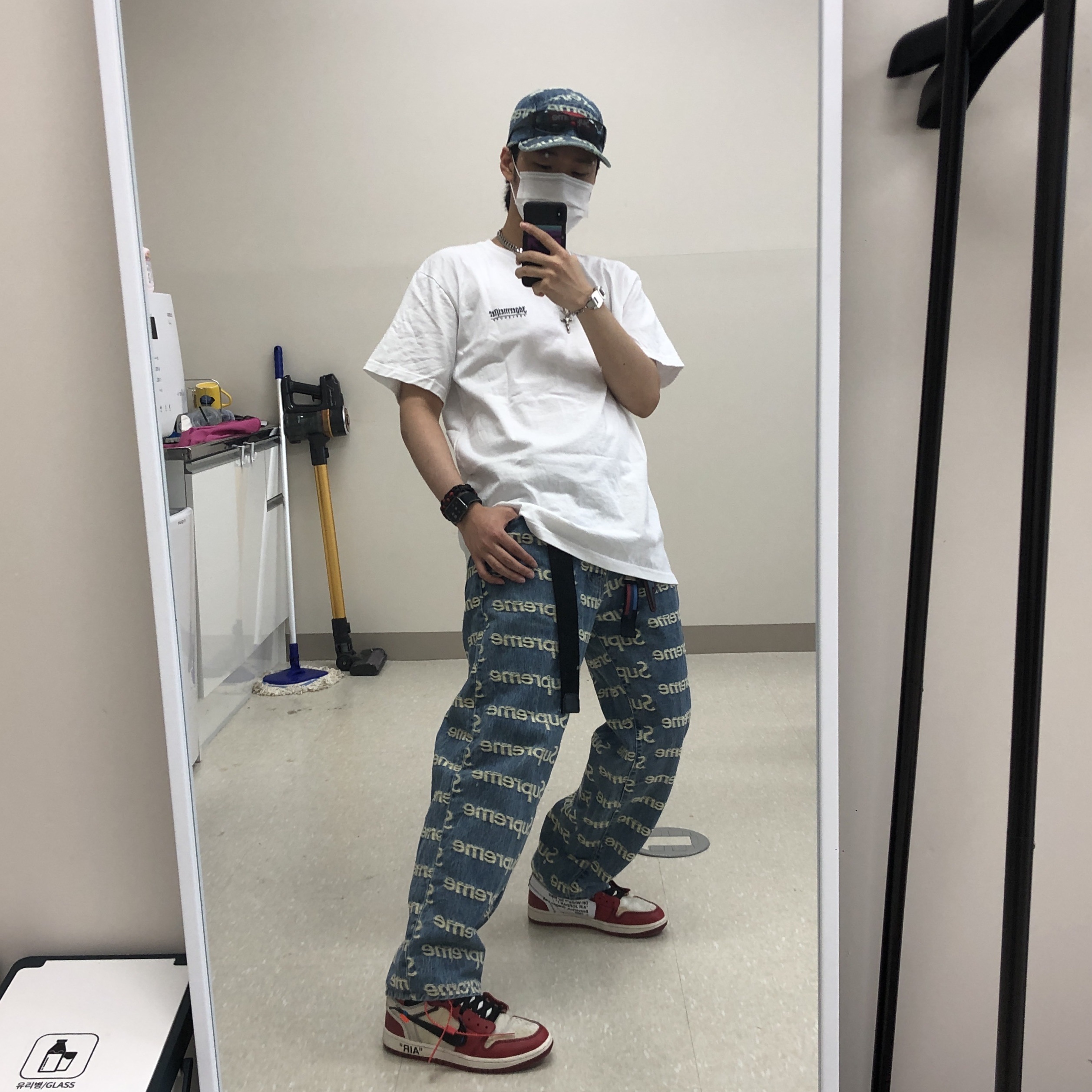 Supreme Frayed Logos Denim Camp Cap Blue - 21SS, Supreme Frayed Logos Regular Jean Blue - 21SS 착용 스타일 - 3