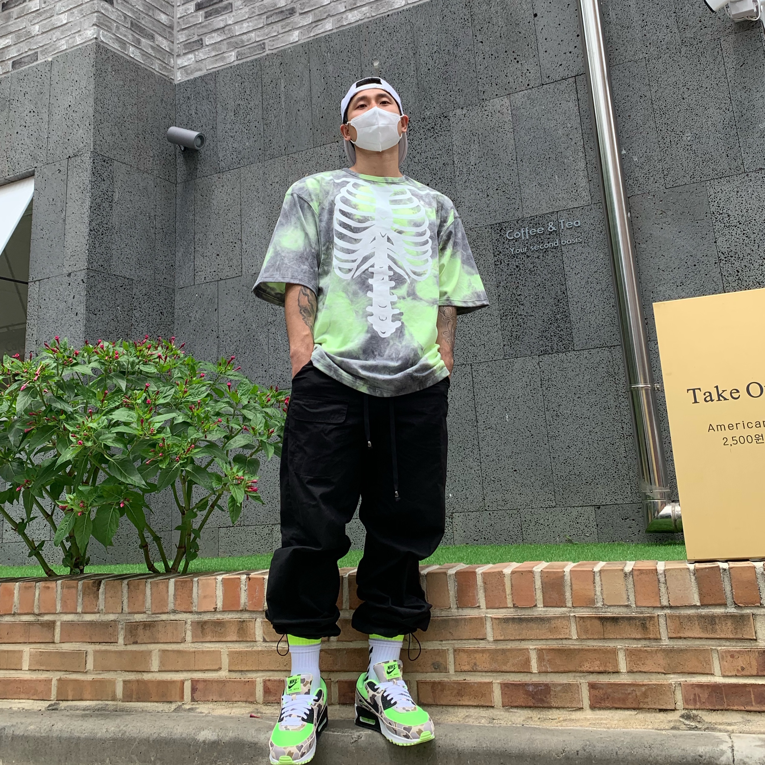 Nike Air Max 90 Duck Camo Volt 착용 스타일