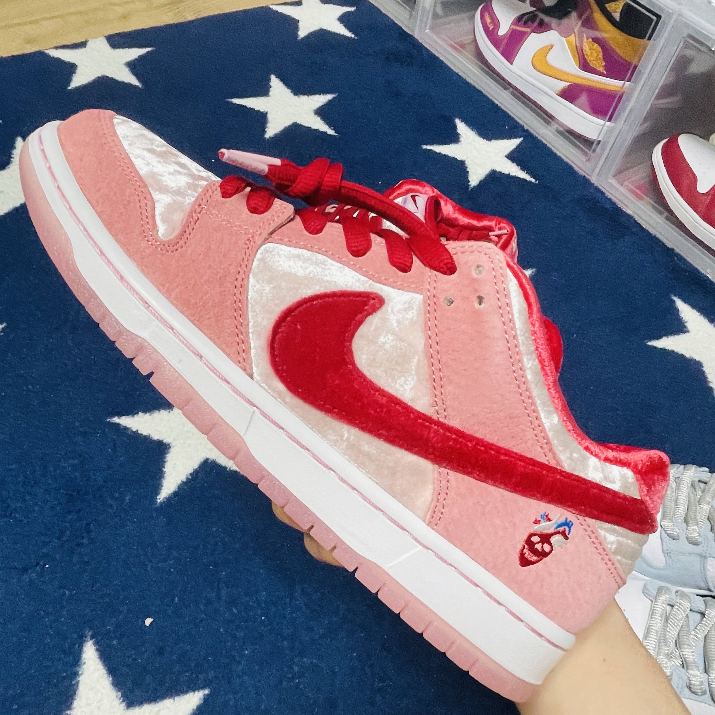 Nike x StrangeLove SB Dunk Low Pink (Regular Box) 착용 스타일 - 2