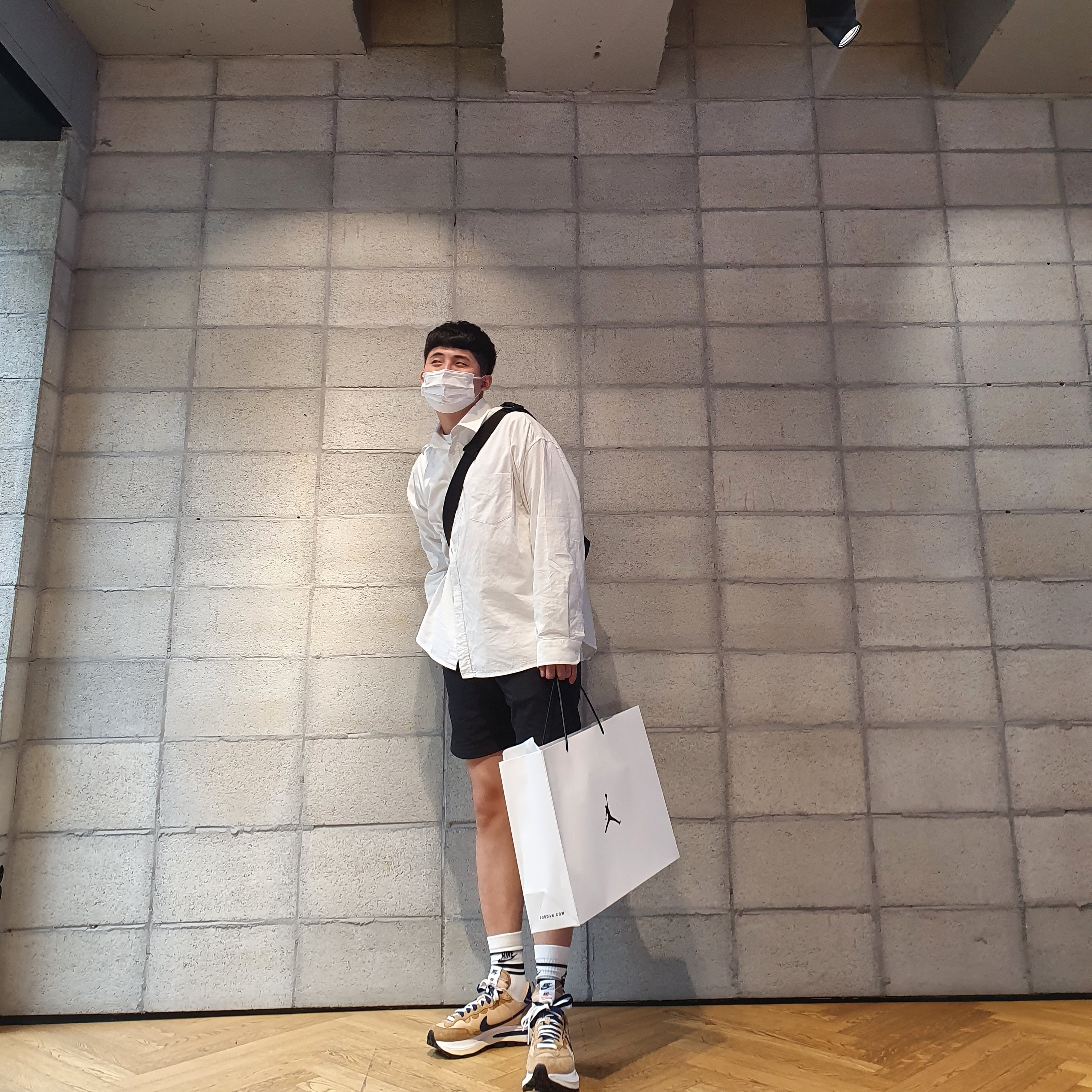 Nike x Sacai VaporWaffle Sesame and Blue Void 착용 스타일